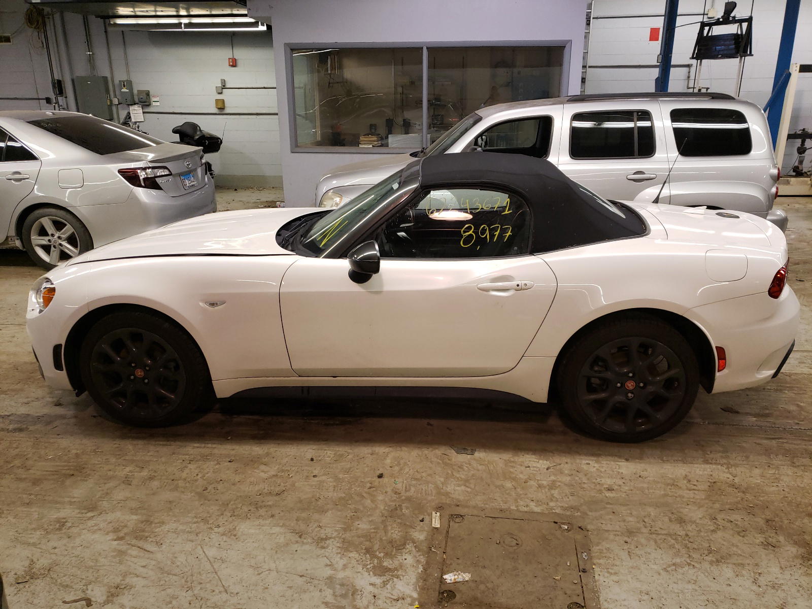 Photo 9 from auction – 2019 FIAT 124 SPIDER with VIN JC1NFAEK2K0141740