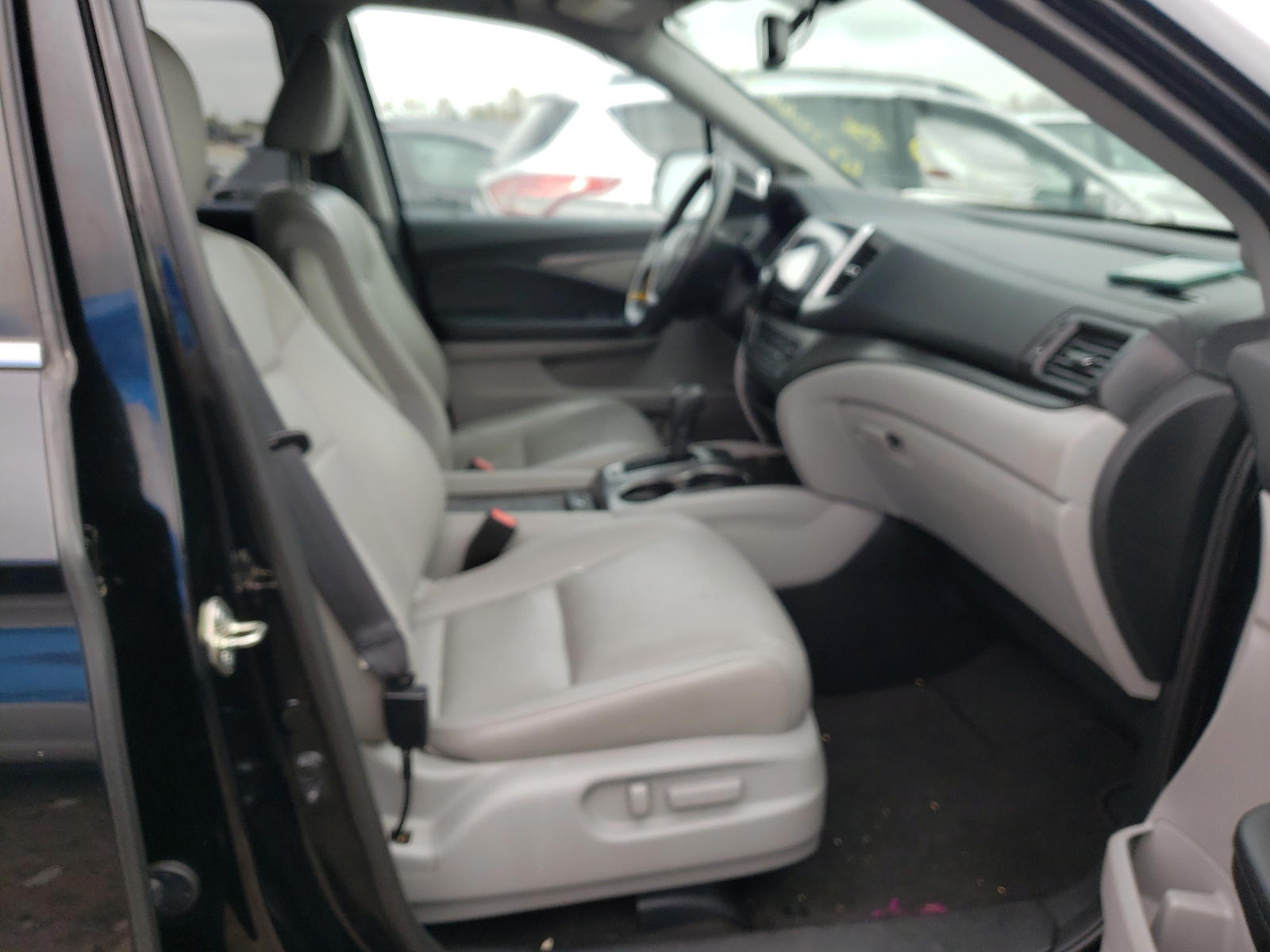 Photo 5 from auction – 2017 HONDA PILOT EXL with VIN 5FNYF6H59HB019096