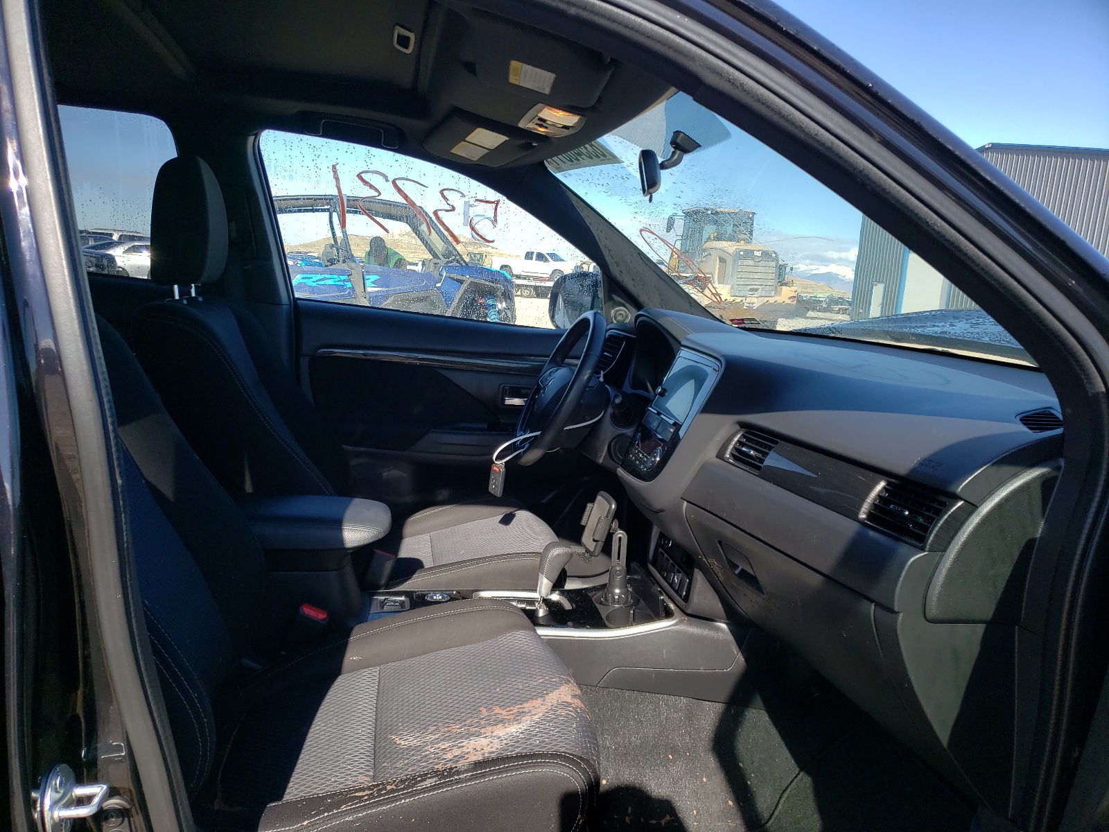 Photo 5 from auction – 2018 MITSUBISHI OUTLANDER with VIN JA4AZ3A37JZ028339