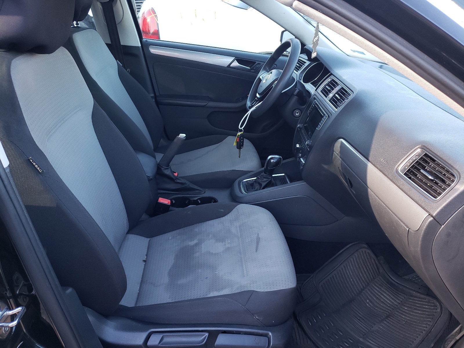 Photo 5 from auction – 2017 VOLKSWAGEN JETTA S with VIN 3VW2B7AJ2HM408671