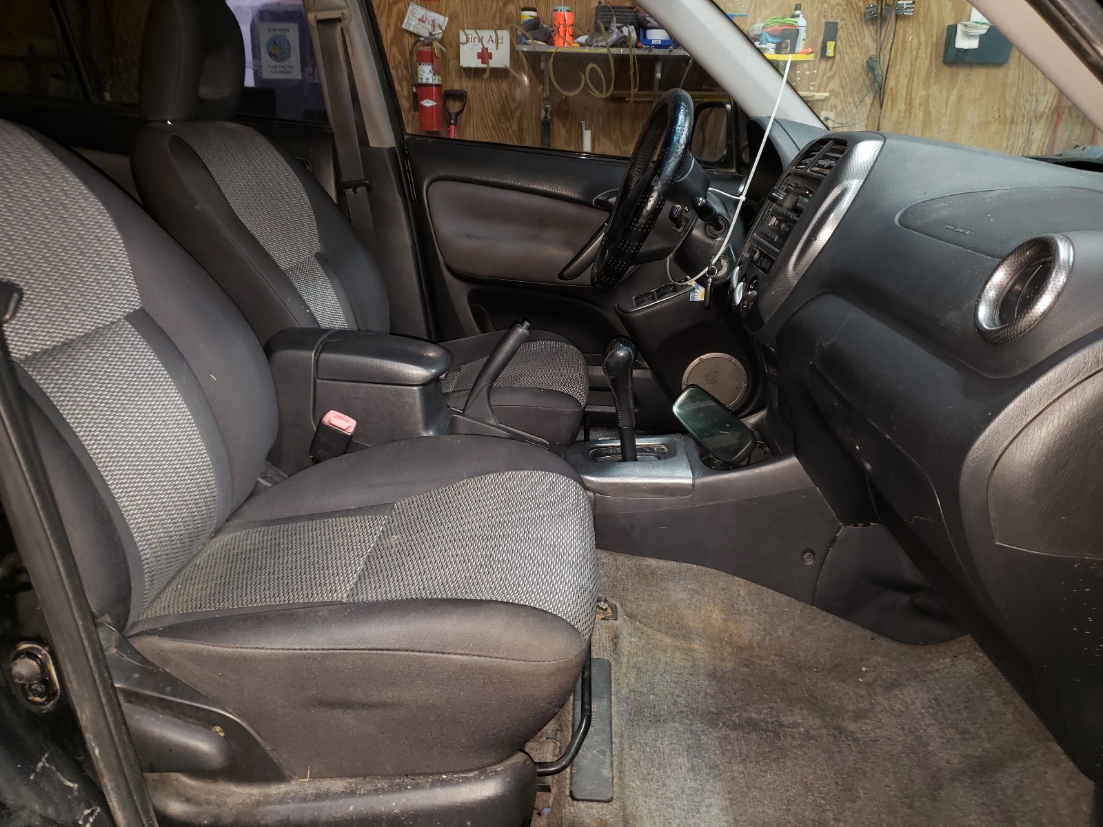Photo 5 from auction – 2004 TOYOTA RAV4 with VIN JTEHD20V640002321