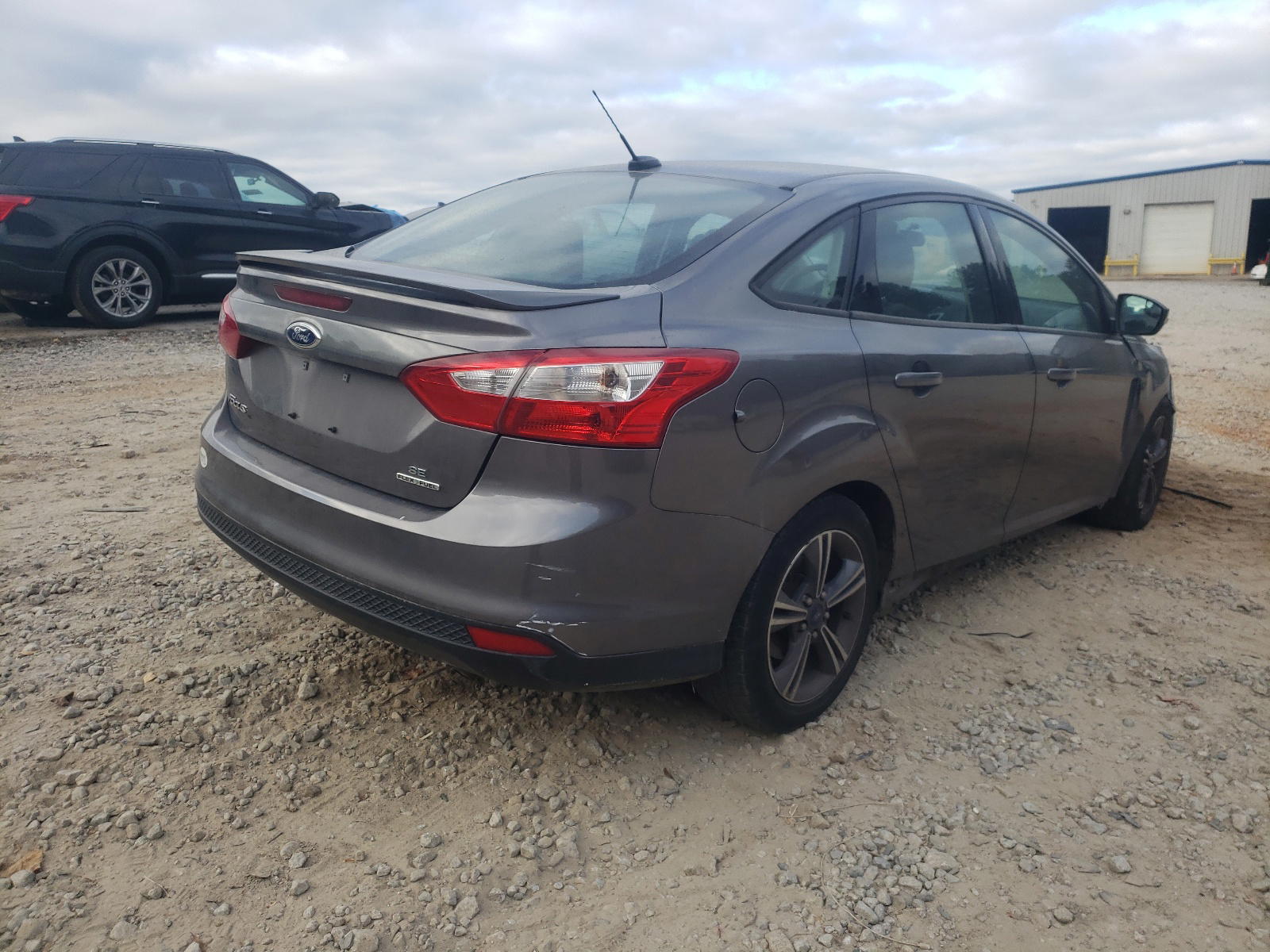 Photo 4 from auction – 2014 FORD FOCUS SE with VIN 1FADP3F22EL105657