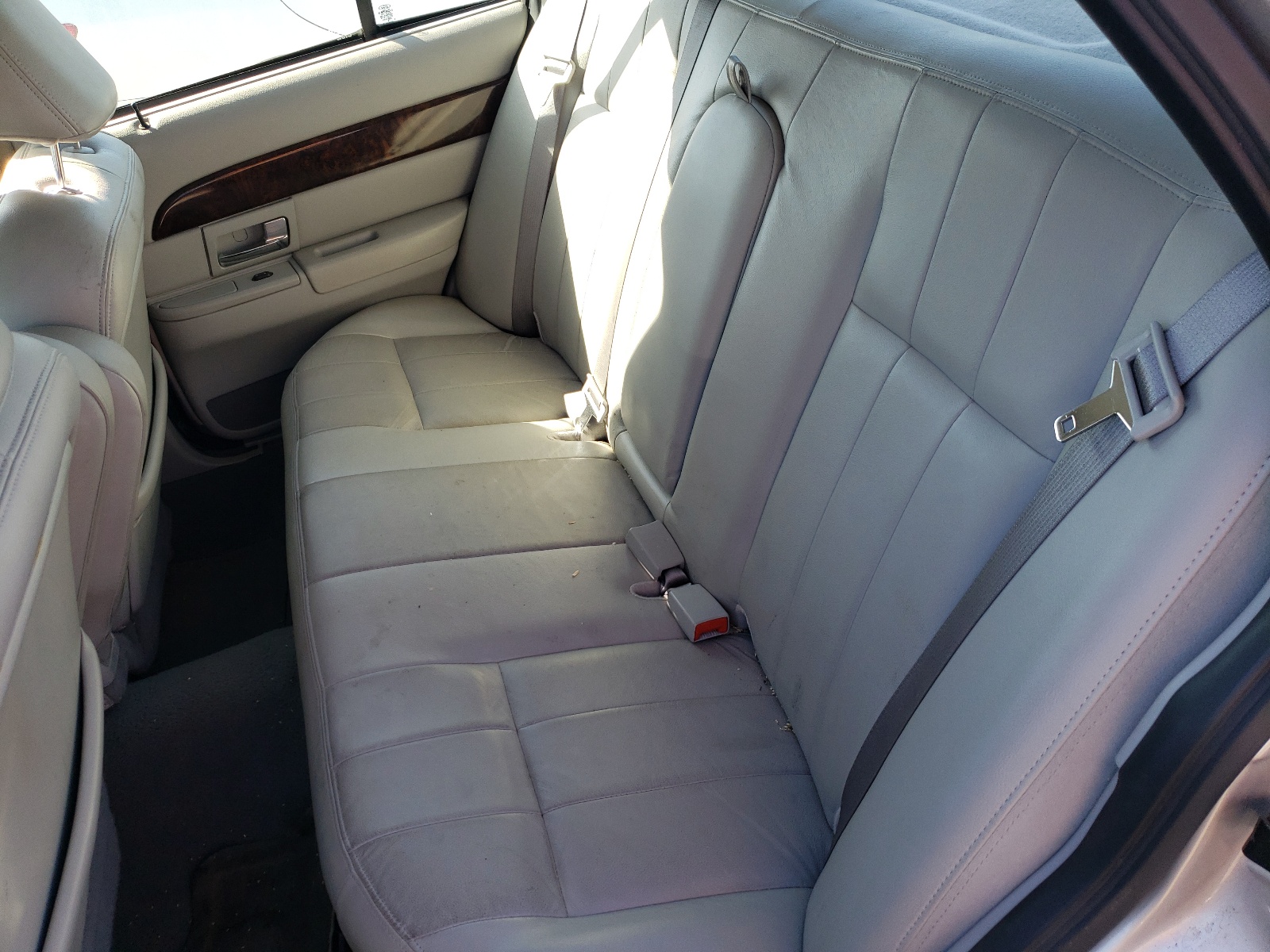 Photo 6 from auction – 2005 MERCURY GRAND MARQ with VIN 2MEHM75W95X660591