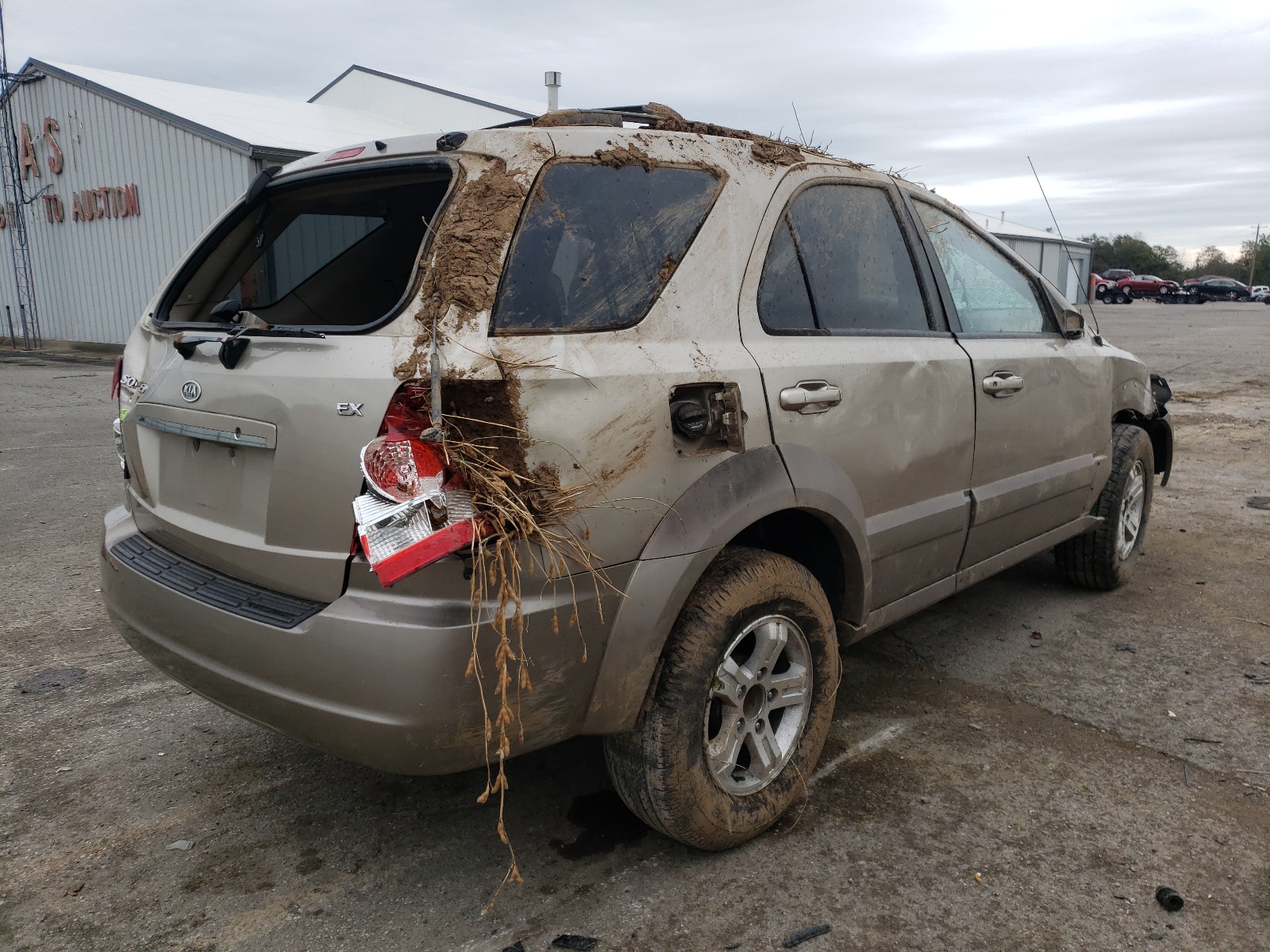 Photo 4 from auction – 2005 KIA SORENTO EX with VIN KNDJC733255426311