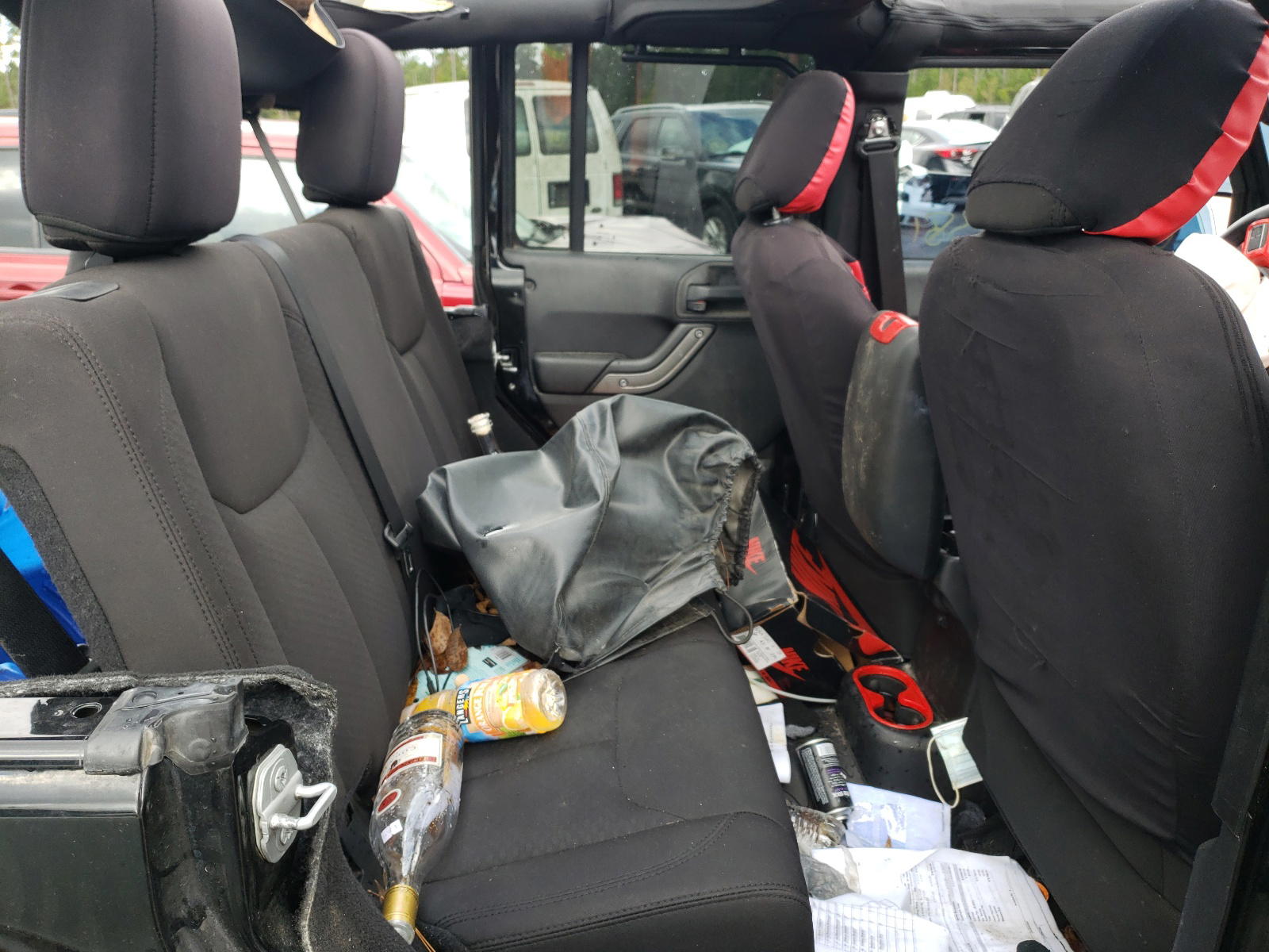 Photo 6 from auction – 2015 JEEP WRANGLER U with VIN 1C4BJWDG2FL502841