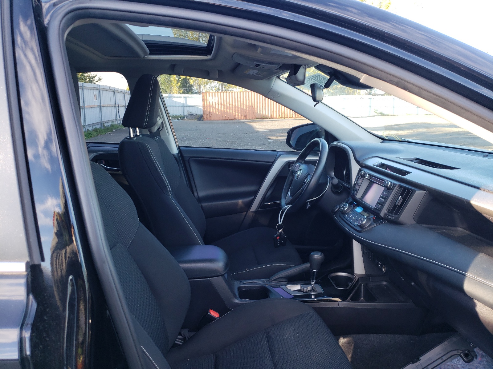 Photo 5 from auction – 2018 TOYOTA RAV4 ADVEN with VIN 2T3RFREV9JW762061