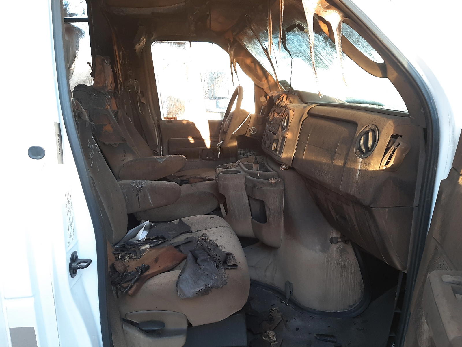 Photo 19 from auction – 2014 FORD ECONOLINE with VIN 1FDXE4FS3EDA26961