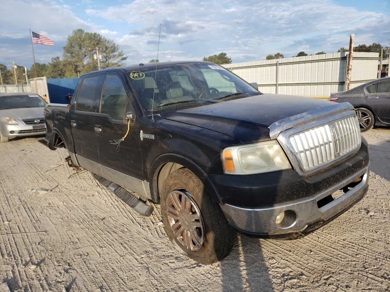 LINCOLN MARK LT 2007 with VIN 5LTPW18557FJ01137 - Photo from auction