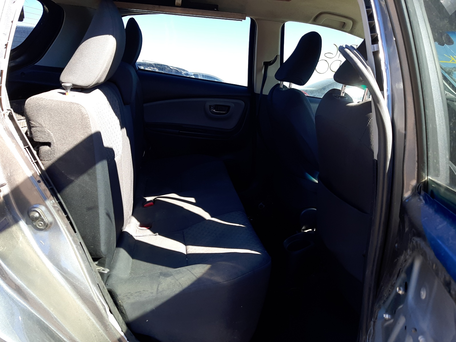 Photo 6 from auction – 2015 TOYOTA YARIS with VIN VNKKTUD32FA037511