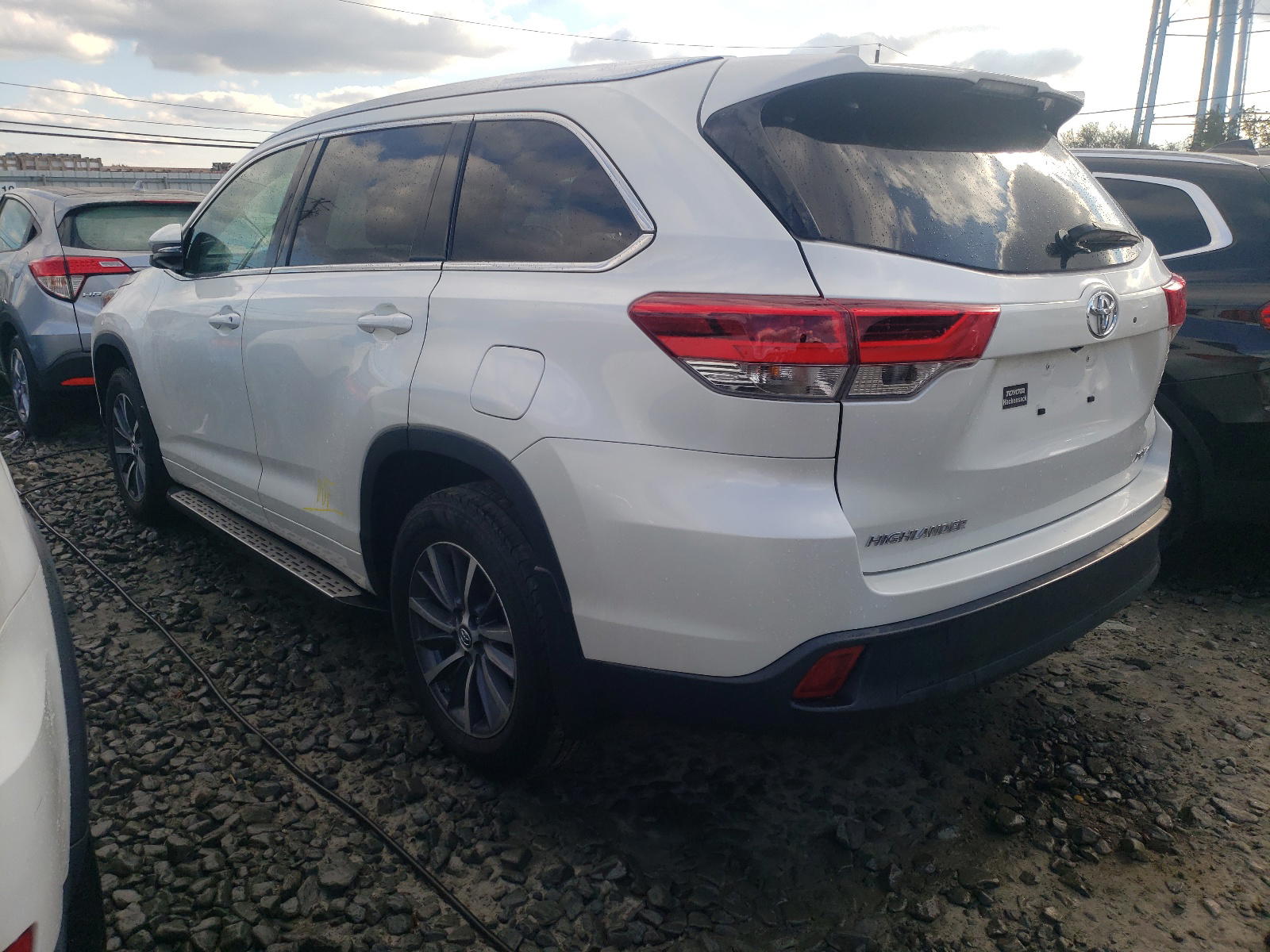 Photo 3 from auction – 2018 TOYOTA HIGHLANDER with VIN 5TDJZRFH7JS868202