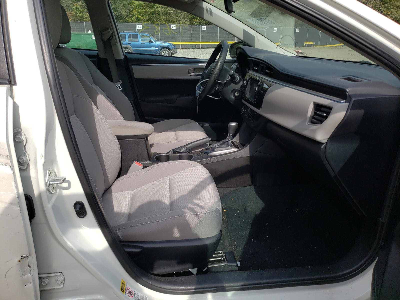 Photo 5 from auction – 2014 TOYOTA COROLLA EC with VIN 5YFBPRHE8EP011110