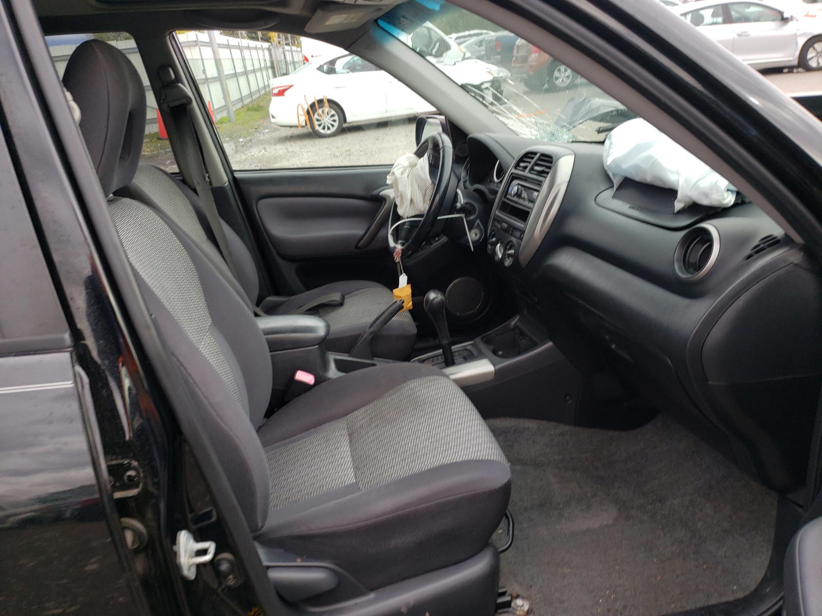 Photo 5 from auction – 2005 TOYOTA RAV4 with VIN JTEHD20VX50044489