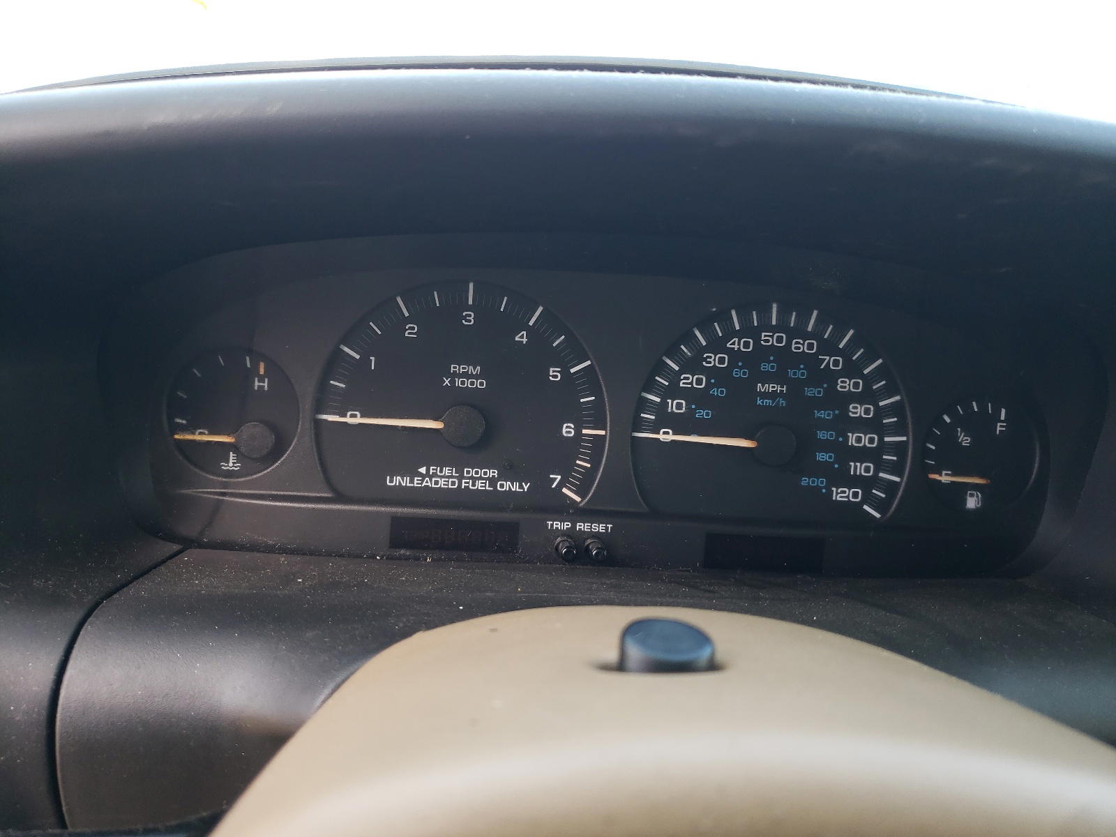 Photo 8 from auction – 2000 DODGE GRAND CARA with VIN 2B4GP44R0YR644557