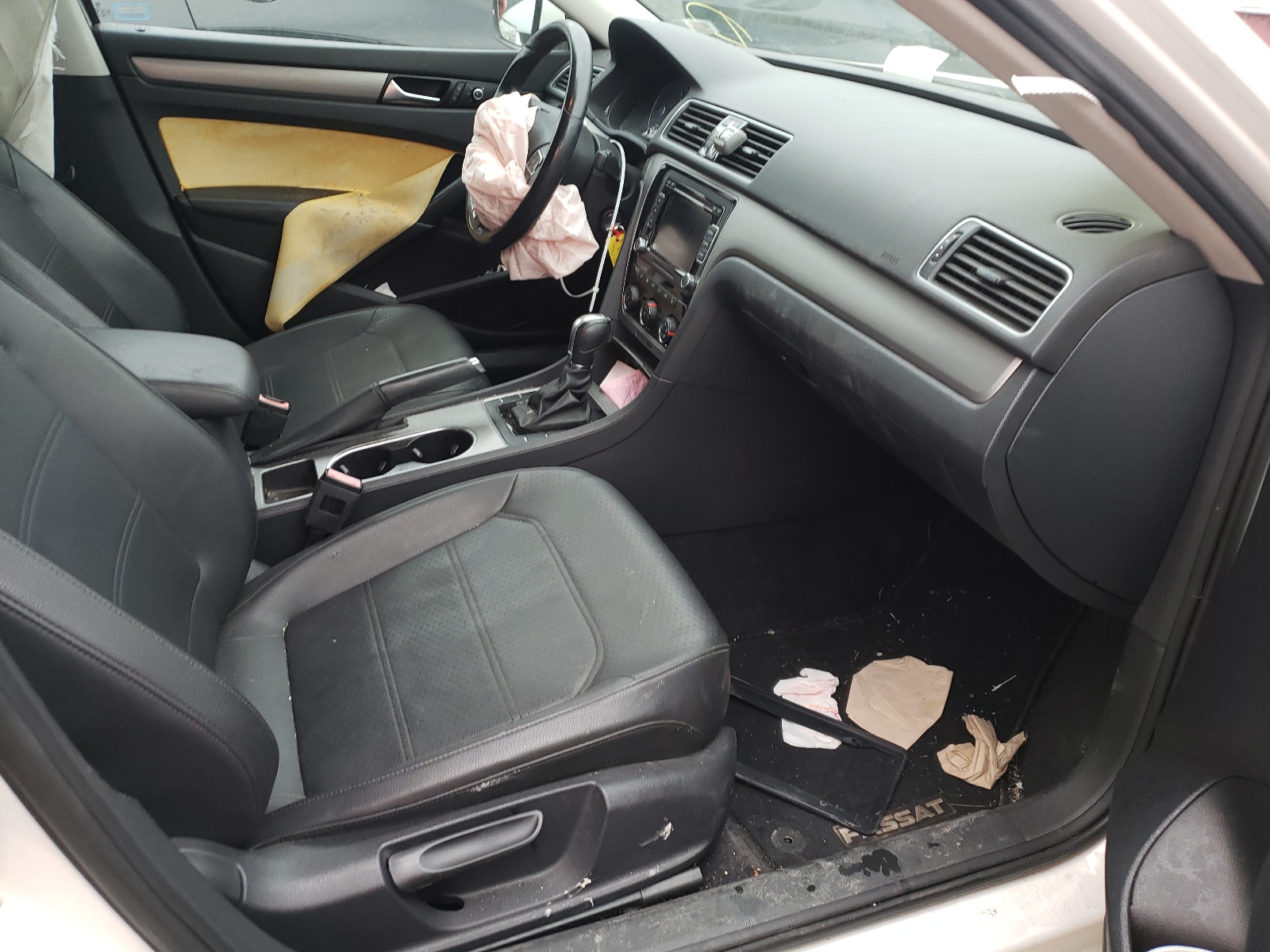 Photo 5 from auction – 2014 VOLKSWAGEN PASSAT SE with VIN 1VWBN7A3XEC027009