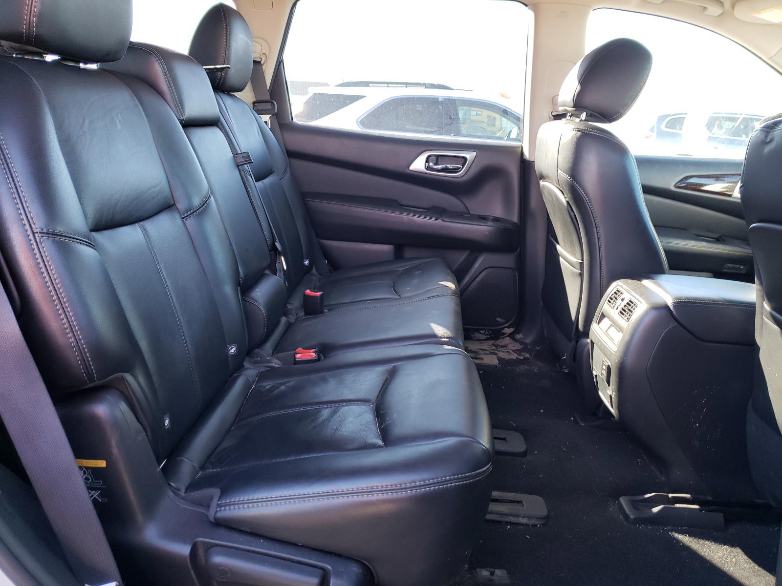 Photo 6 from auction – 2015 NISSAN PATHFINDER with VIN 5N1AR2MM2FC702066