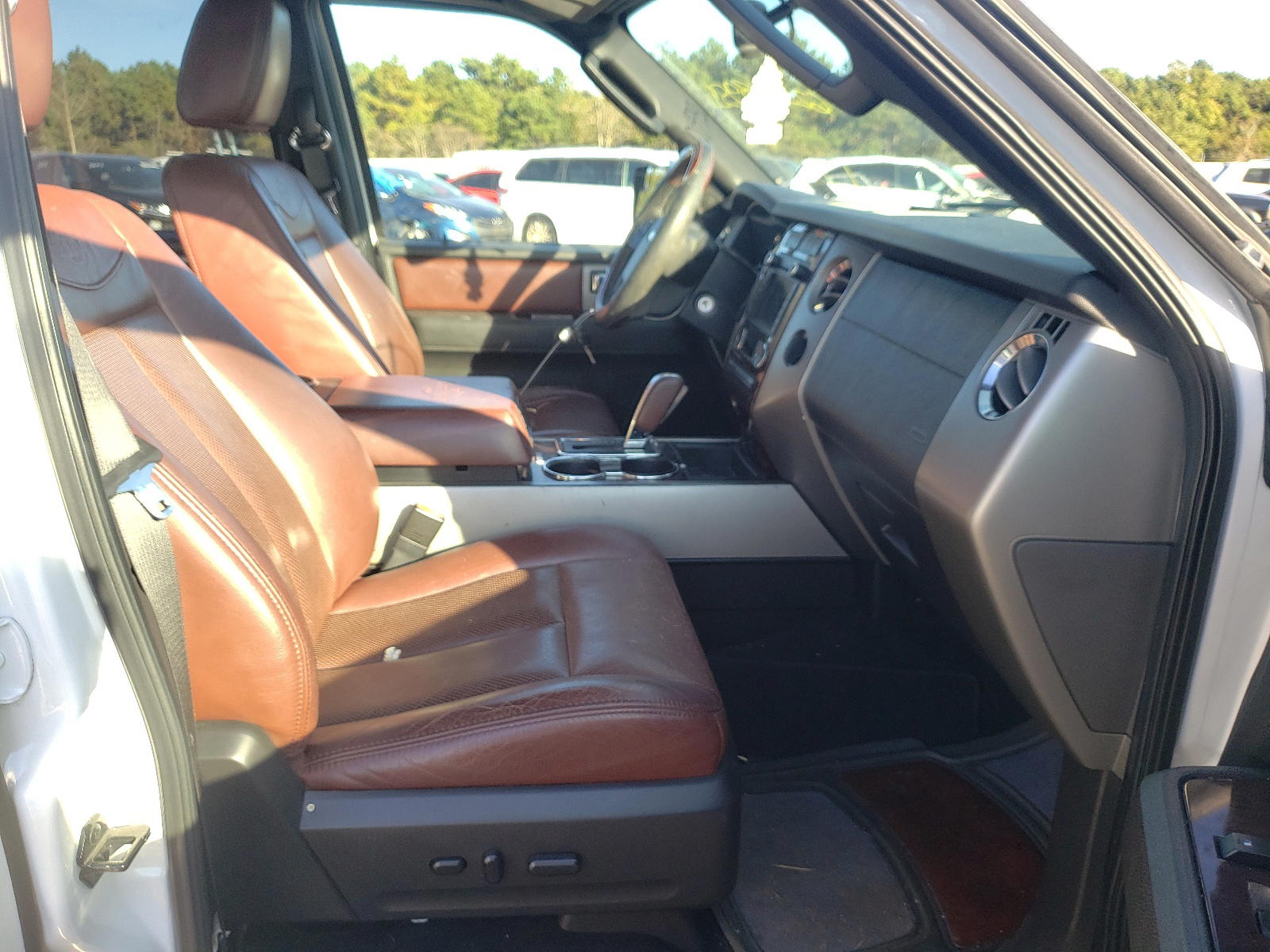 Photo 5 from auction – 2014 FORD EXPEDITION with VIN 1FMJU1J51EEF61287