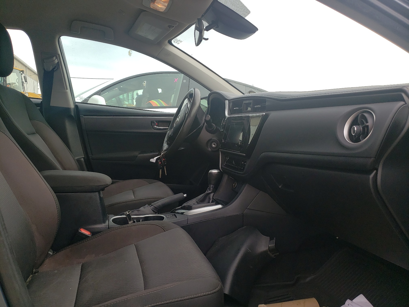 Photo 5 from auction – 2019 TOYOTA COROLLA L with VIN 2T1BURHE3KC127884