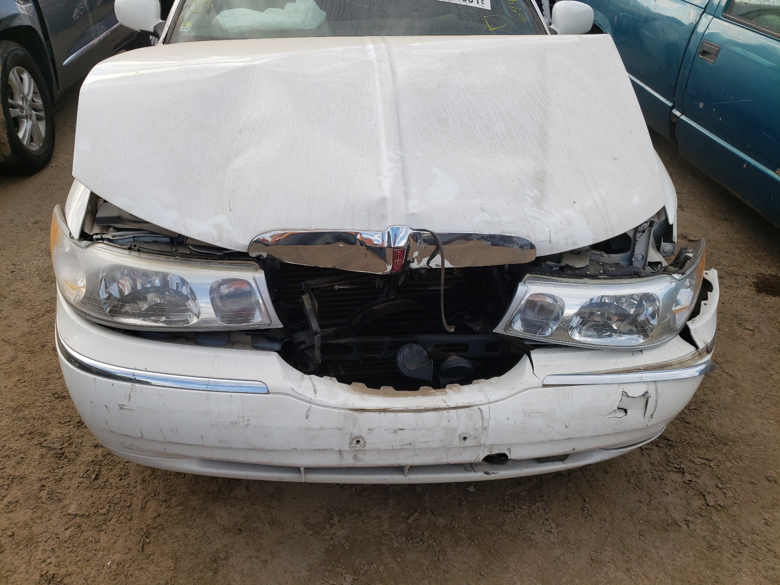 Photo 9 from auction – 1999 LINCOLN TOWN CAR E with VIN 1LNHM81W3XY694182