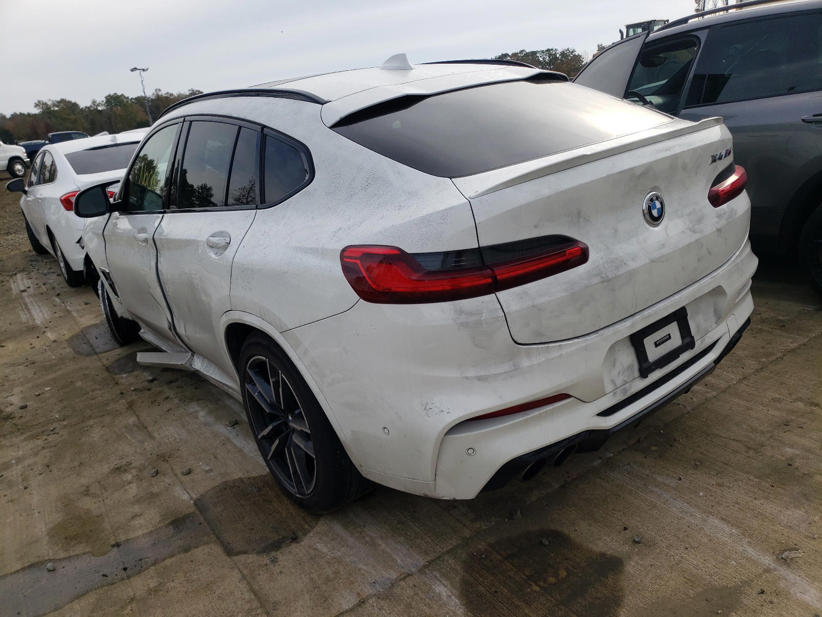 Photo 3 from auction – 2021 BMW X4 M COMPE with VIN 5YMUJ0C03M9F21574