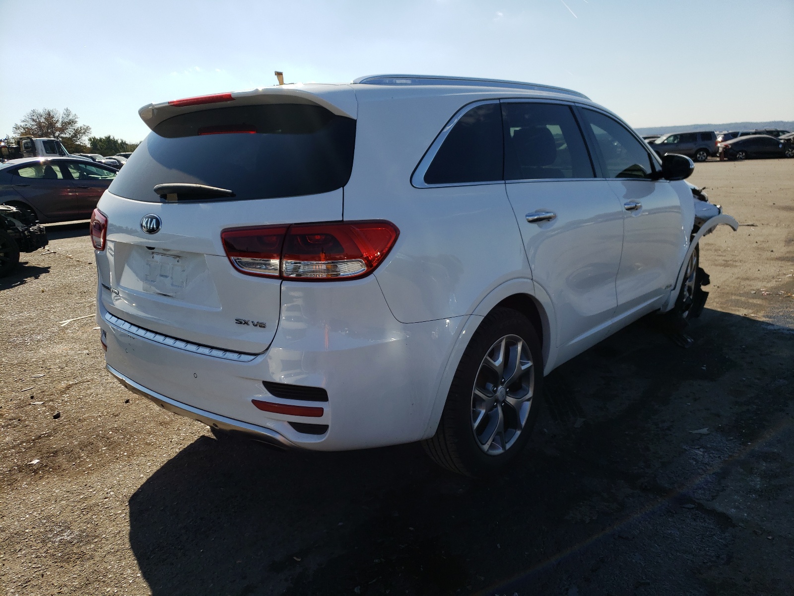 Photo 4 from auction – 2016 KIA SORENTO SX with VIN 5XYPKDA50GG018013