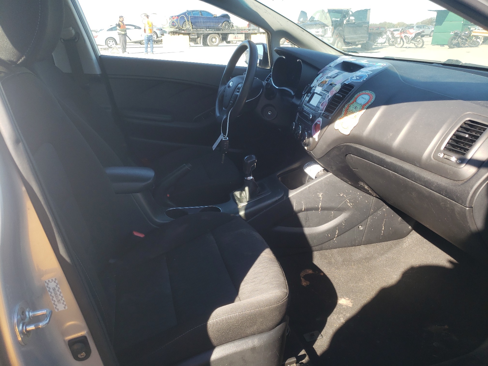 Photo 5 from auction – 2016 KIA FORTE LX with VIN KNAFK4A65G5570617