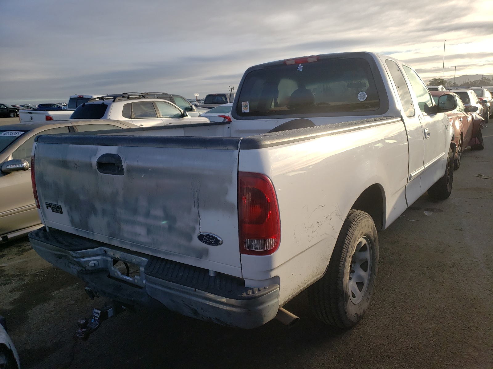 Photo 4 from auction – 2000 FORD F150 with VIN 1FTPX17L0YKB18341