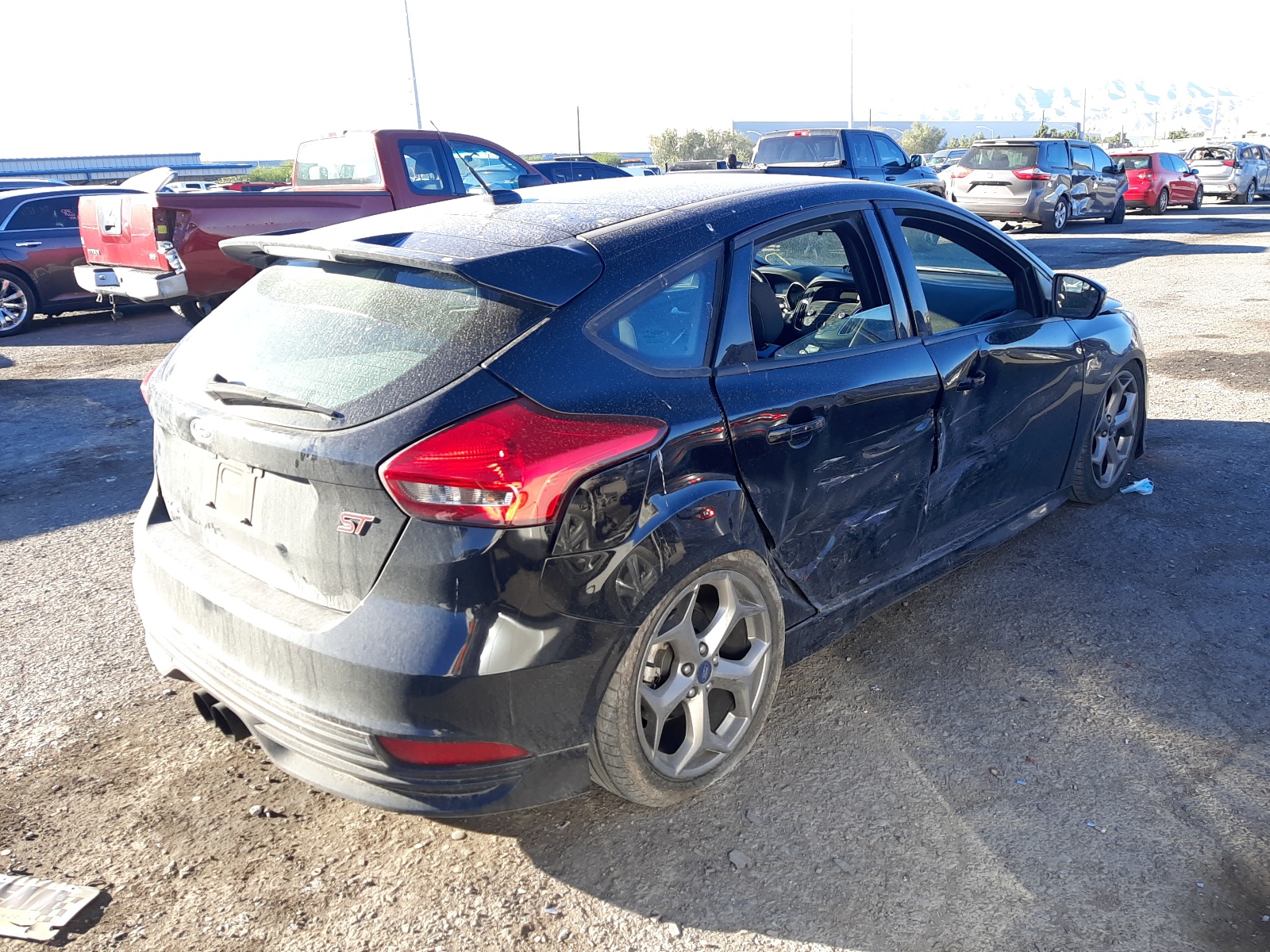 Photo 4 from auction – 2018 FORD FOCUS ST with VIN 1FADP3L9XJL332106