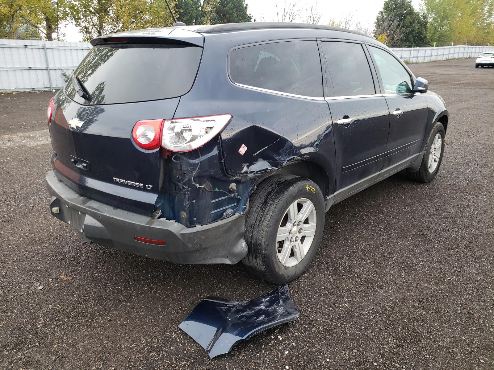 Photo 4 from auction – 2011 CHEVROLET TRAVERSE L with VIN 1GNKRJED1BJ232563
