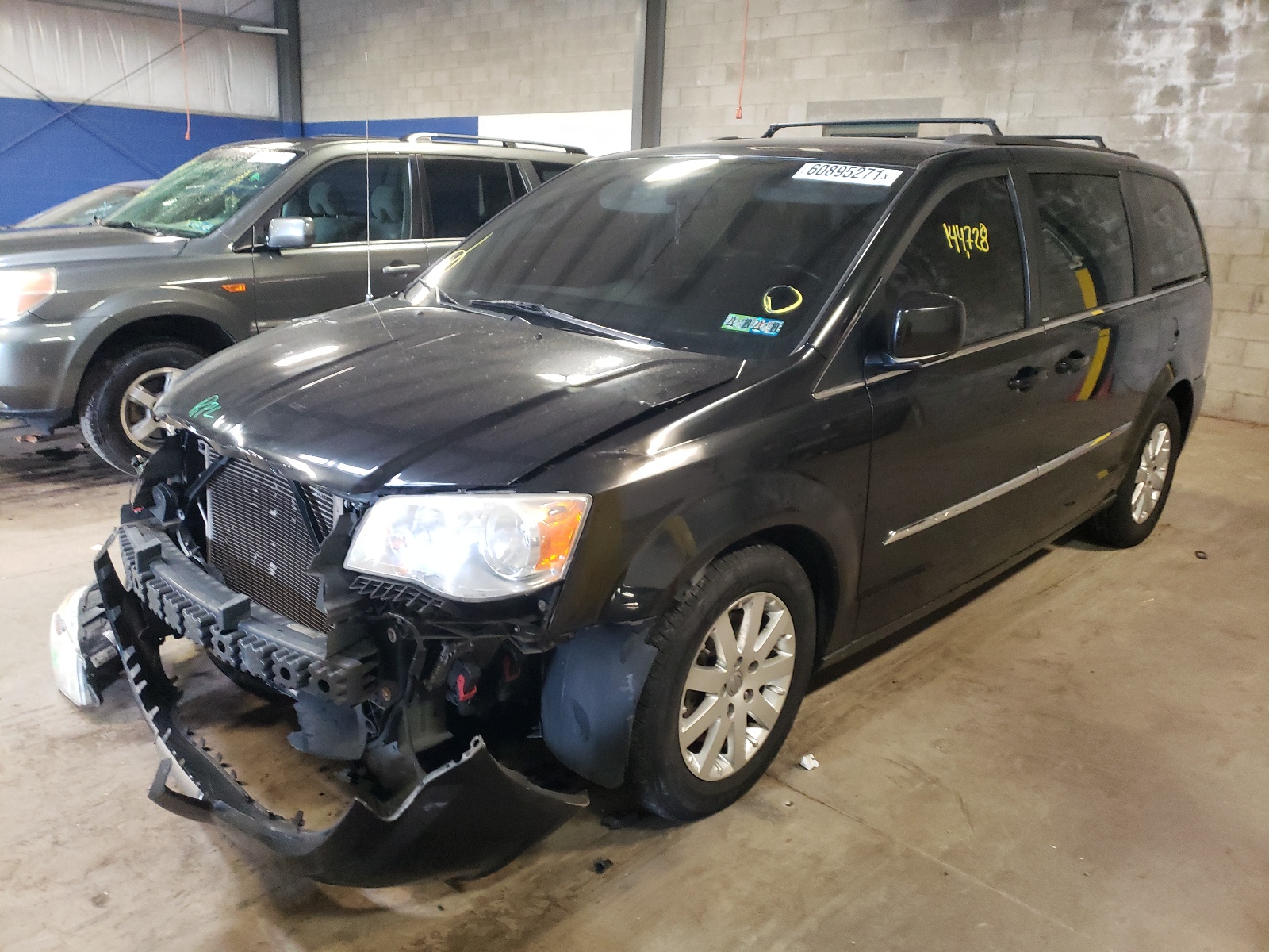 Photo 2 from auction – 2013 CHRYSLER TOWN & COU with VIN 2C4RC1BG9DR677462