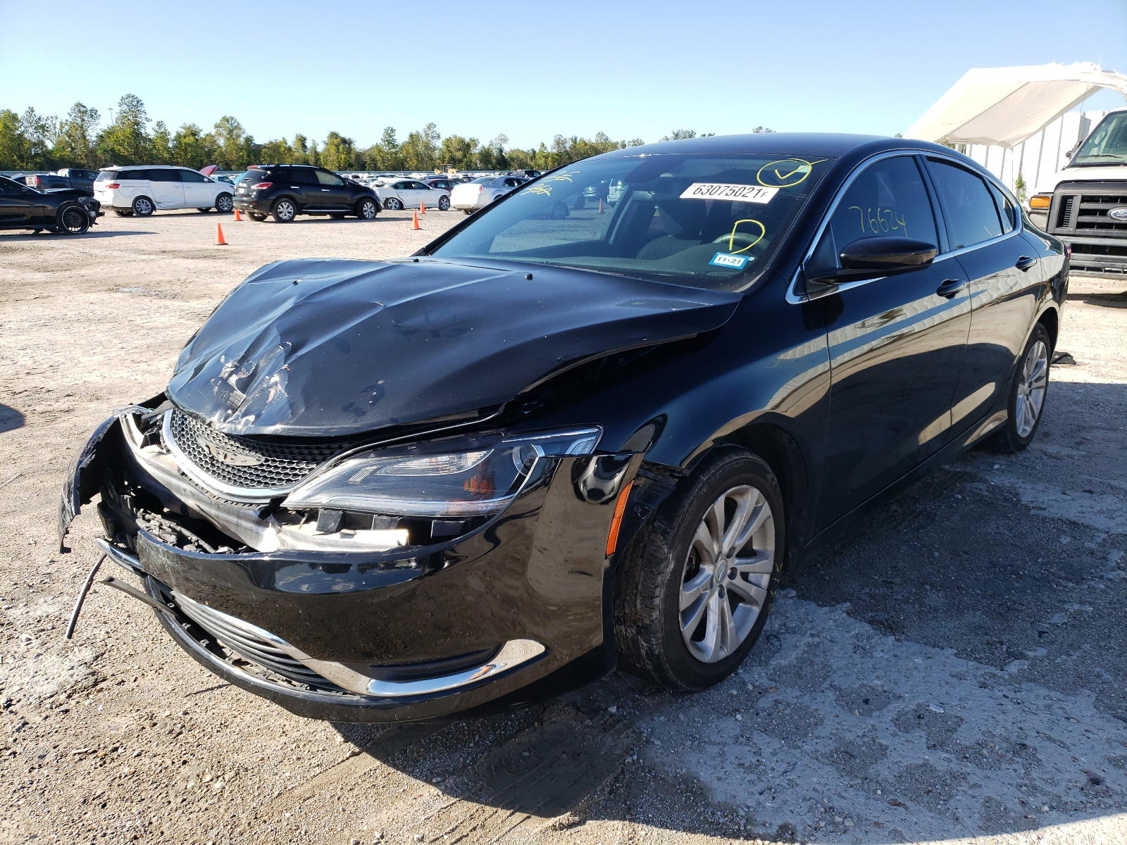 Photo 2 from auction – 2015 CHRYSLER 200 LIMITE with VIN 1C3CCCABXFN652338