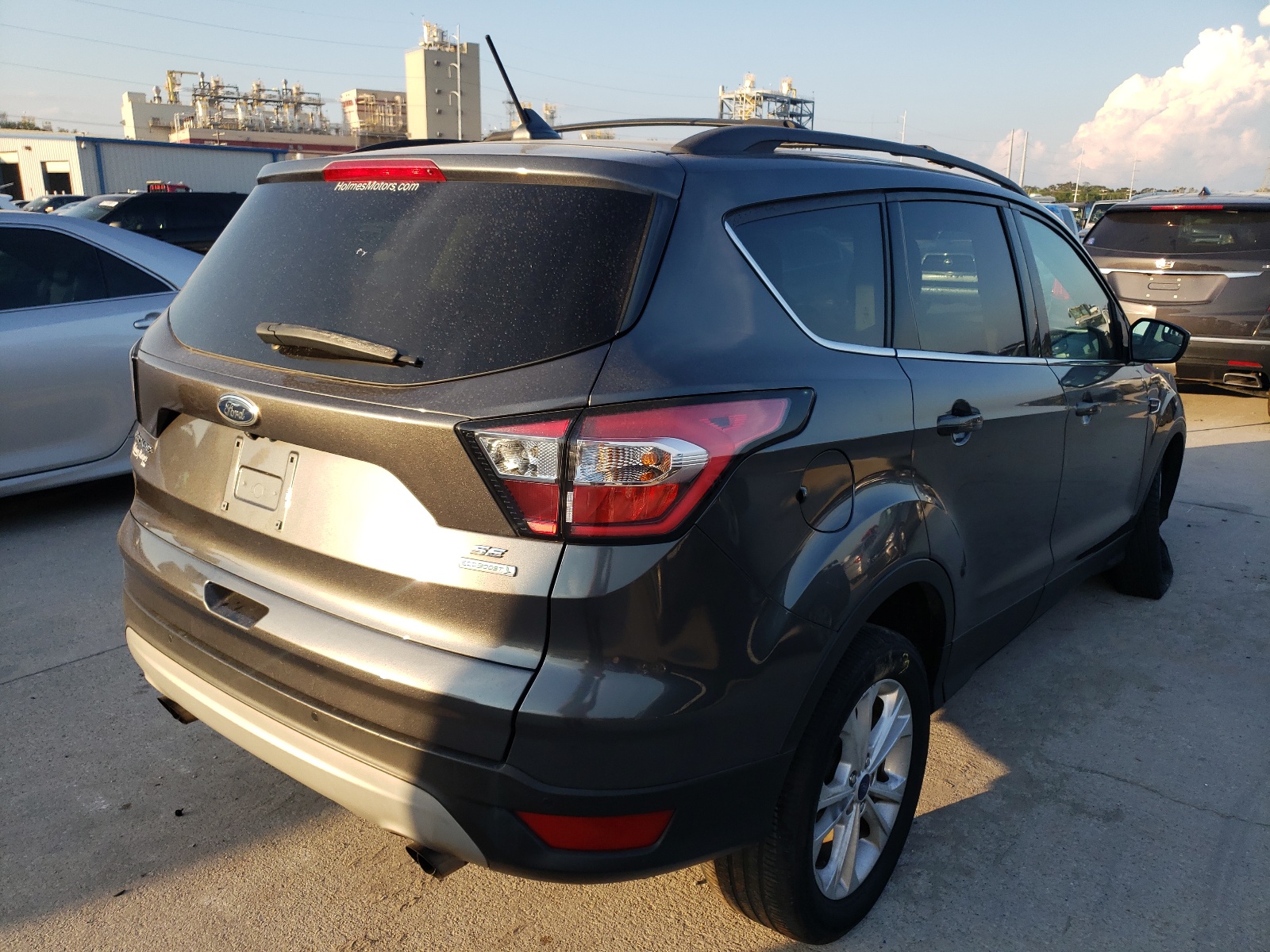 Photo 4 from auction – 2018 FORD ESCAPE SE with VIN 1FMCU0GD2JUA12571