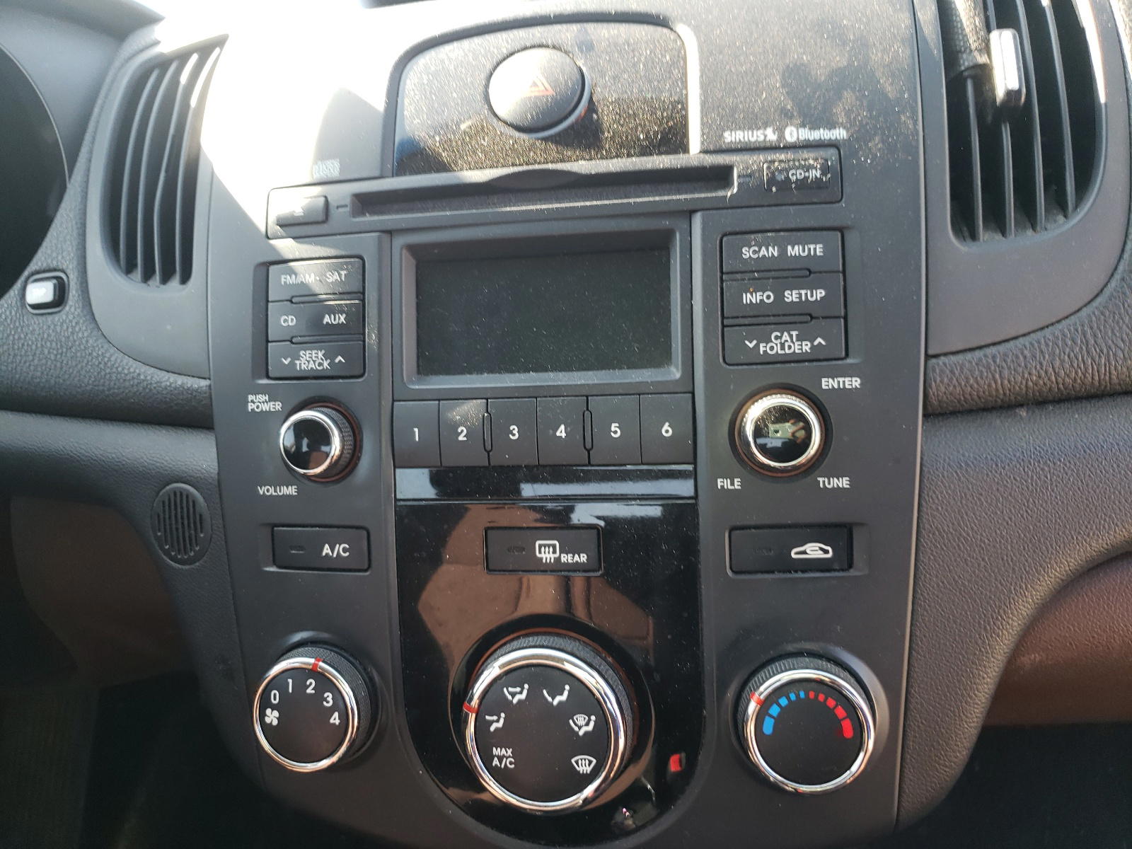 Photo 9 from auction – 2011 KIA FORTE EX with VIN KNAFU4A24B5366116