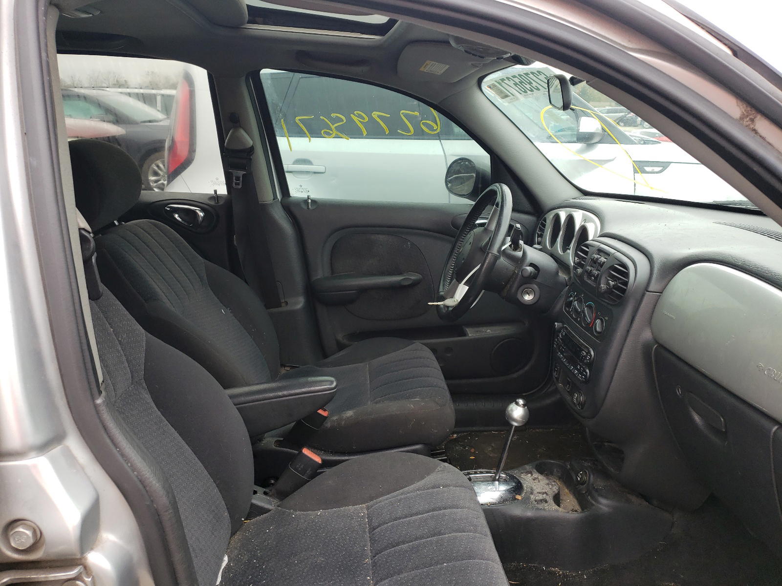 Photo 5 from auction – 2004 CHRYSLER PT CRUISER with VIN 3C4FY58B94T286154