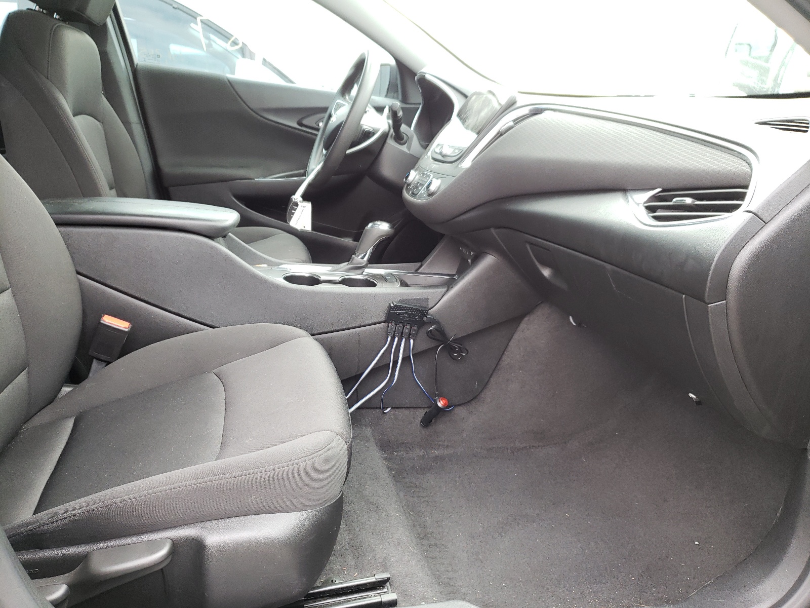 Photo 5 from auction – 2019 CHEVROLET MALIBU LT with VIN 1G1ZD5ST2KF124103