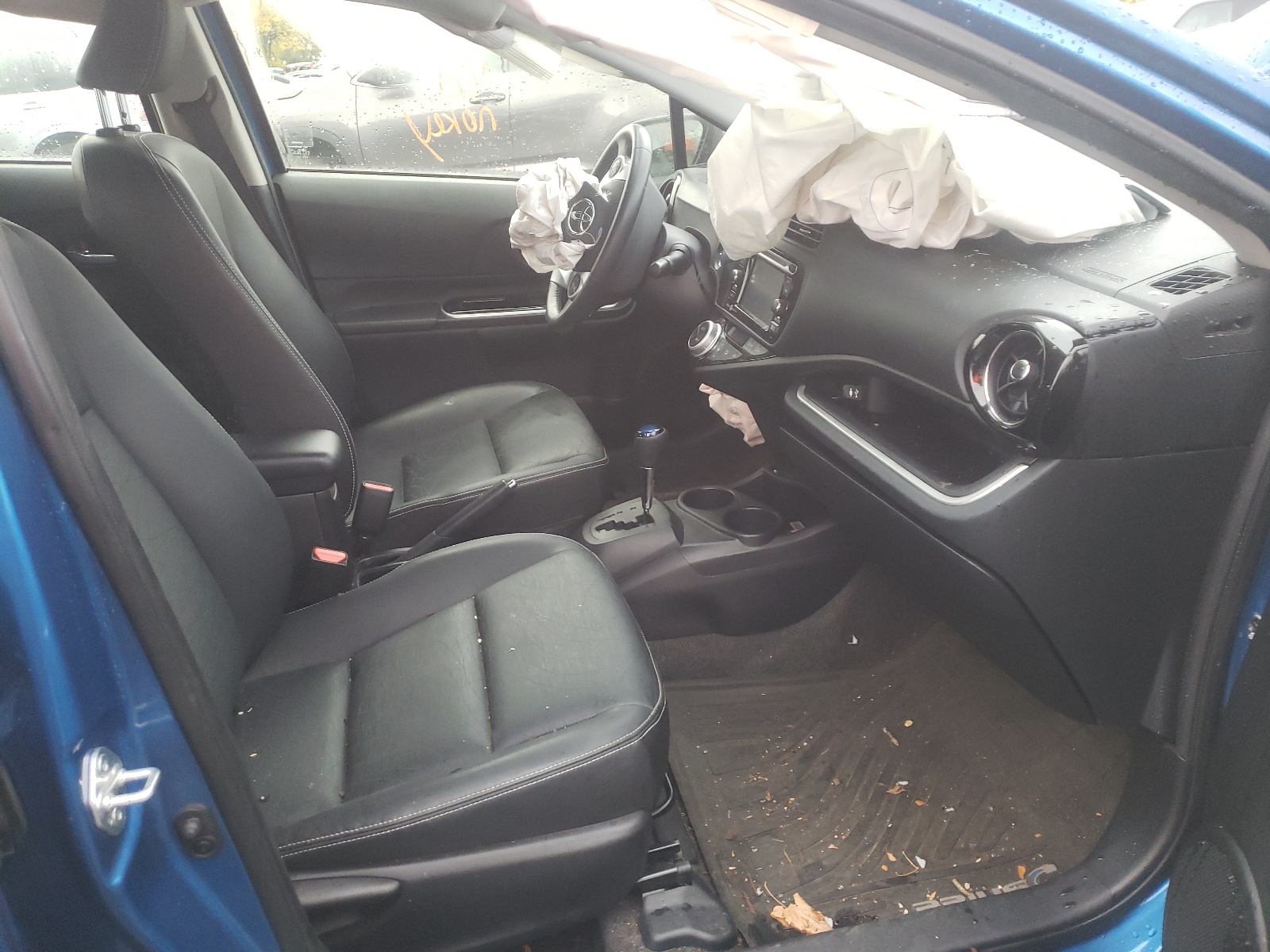Photo 5 from auction – 2015 TOYOTA PRIUS C with VIN JTDKDTB38F1091768
