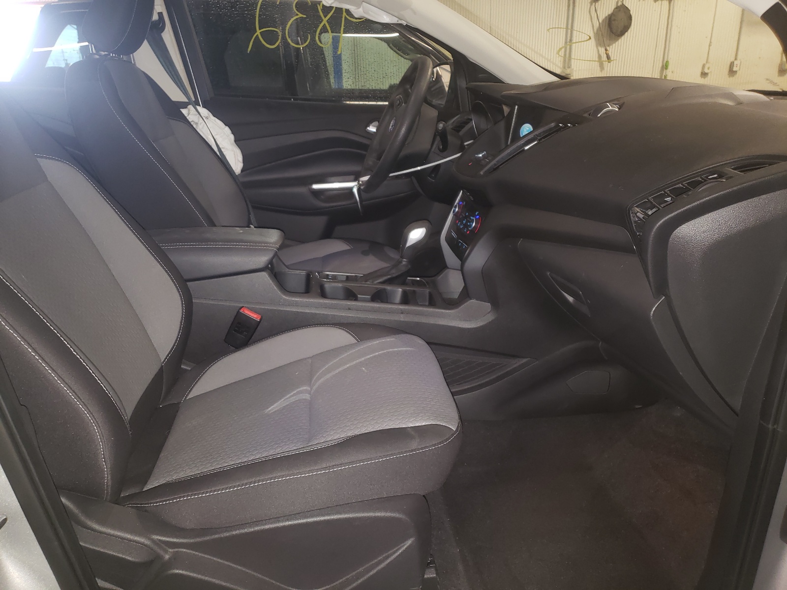 Photo 5 from auction – 2019 FORD ESCAPE SE with VIN 1FMCU9GD1KUA71598
