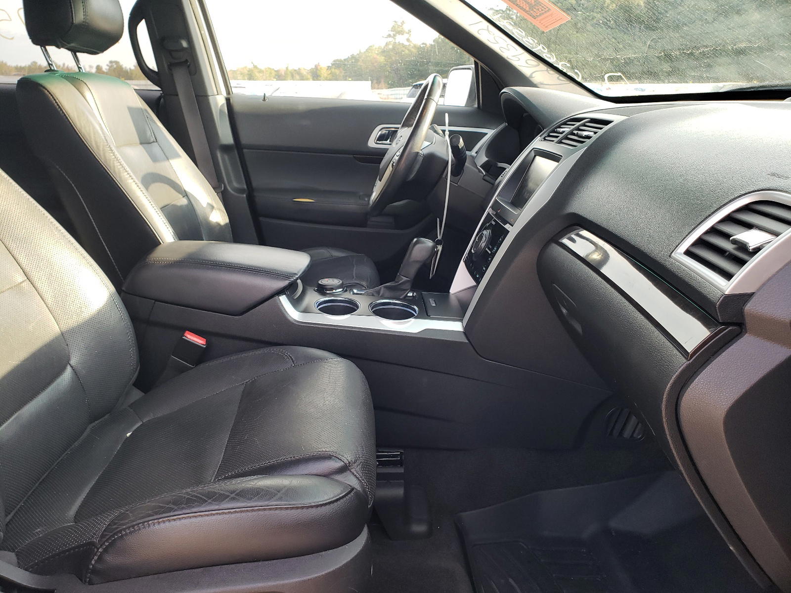Photo 5 from auction – 2012 FORD EXPLORER L with VIN 1FMHK8F89CGA98395