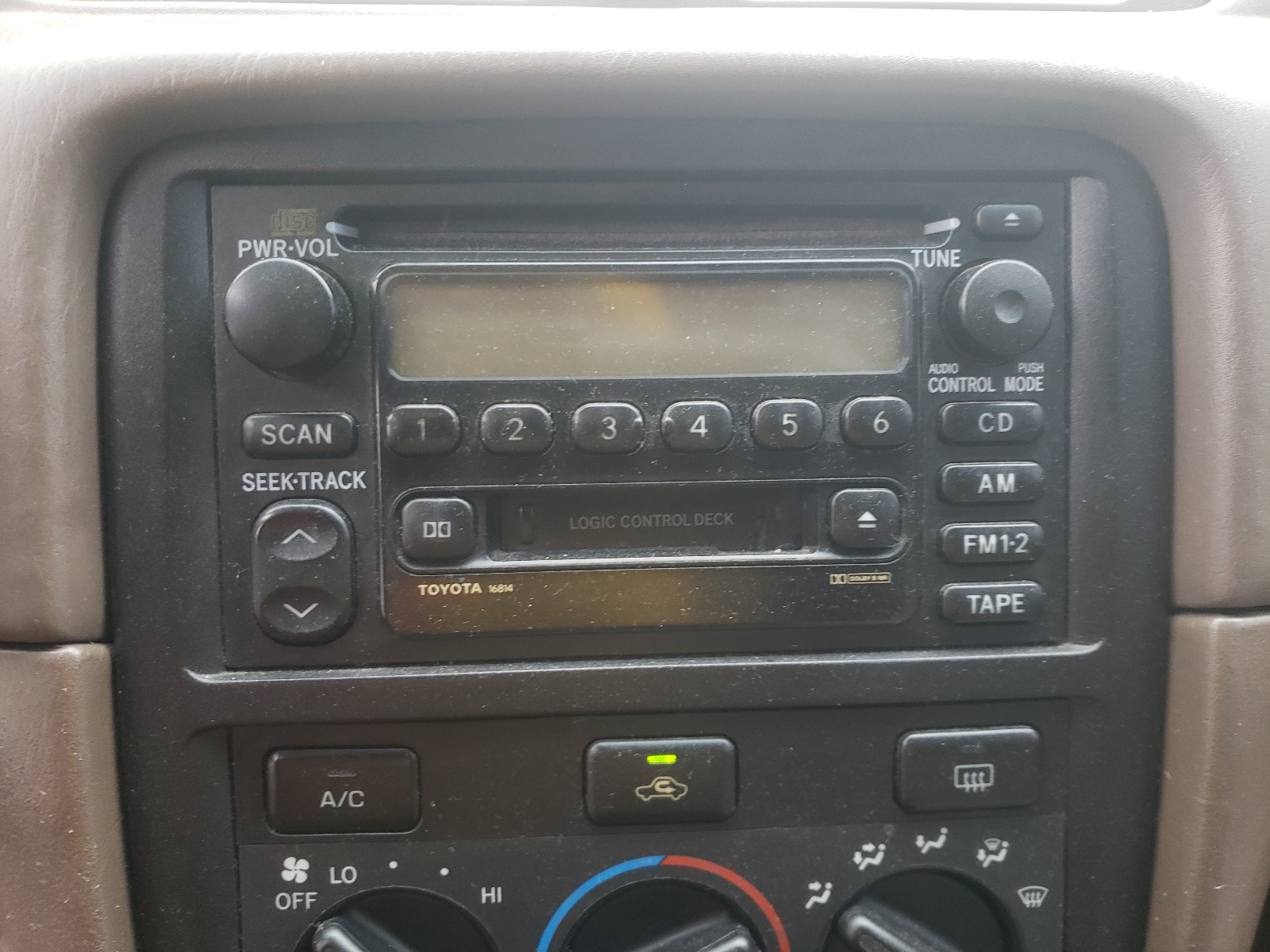 Photo 9 from auction – 2000 TOYOTA CAMRY CE with VIN 4T1BG22K8YU748820