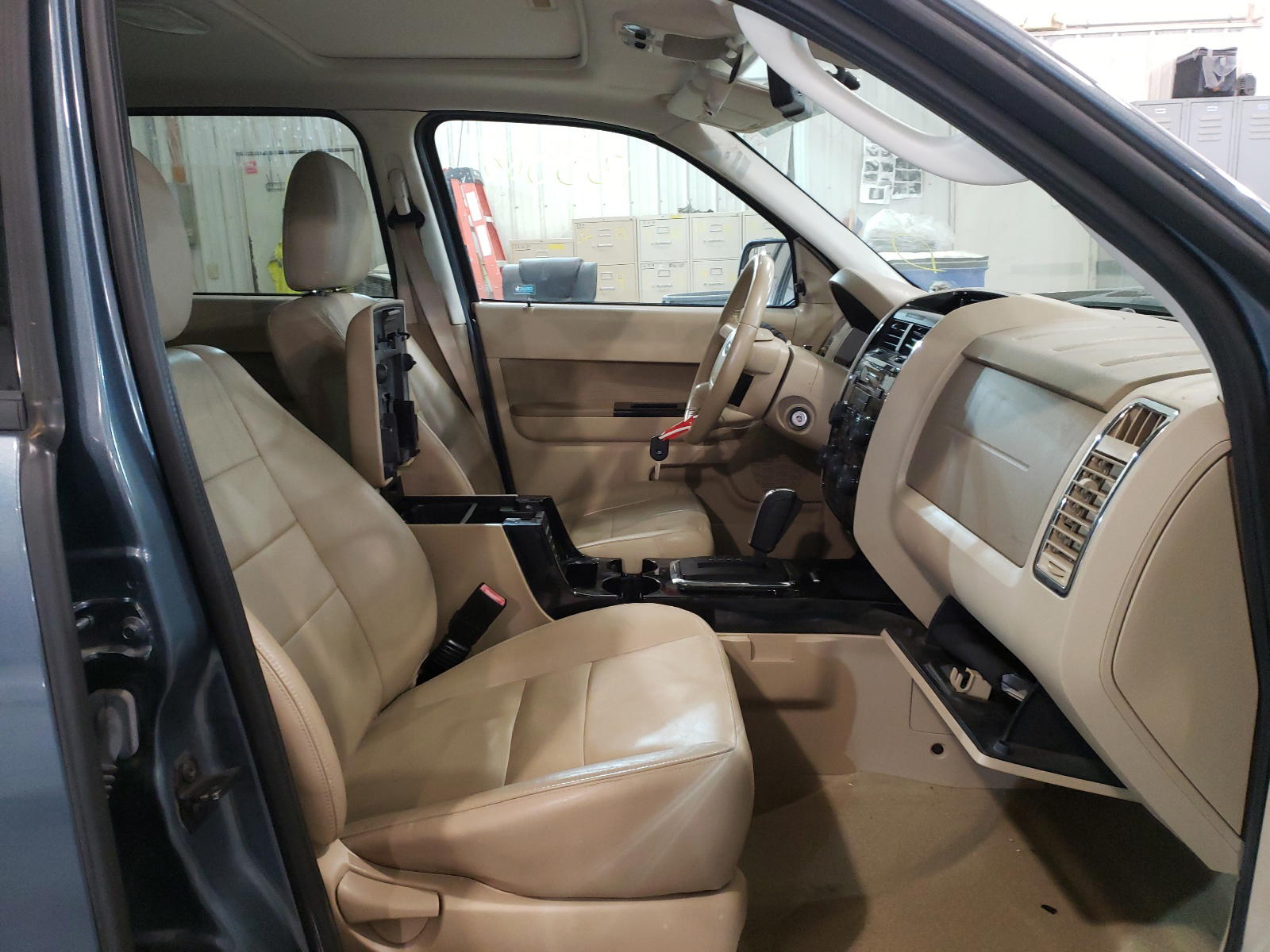 Photo 5 from auction – 2011 FORD ESCAPE LIM with VIN 1FMCU9EG4BKA55873