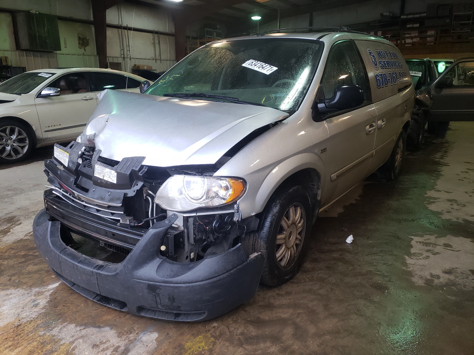 Photo 2 from auction – 2006 CHRYSLER TOWN & COU with VIN 2A4GP54L96R702709