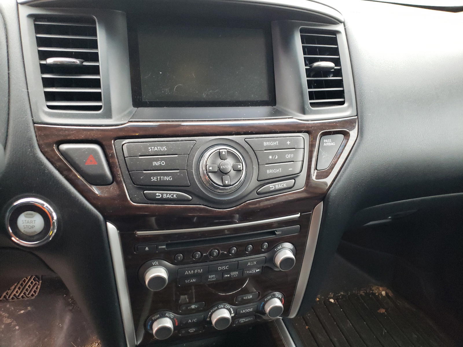 Photo 9 from auction – 2014 NISSAN PATHFINDER with VIN 5N1AR2MM1EC629982