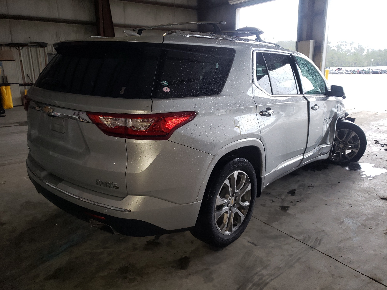 Photo 4 from auction – 2019 CHEVROLET TRAVERSE with VIN 1GNERKKW7KJ207675