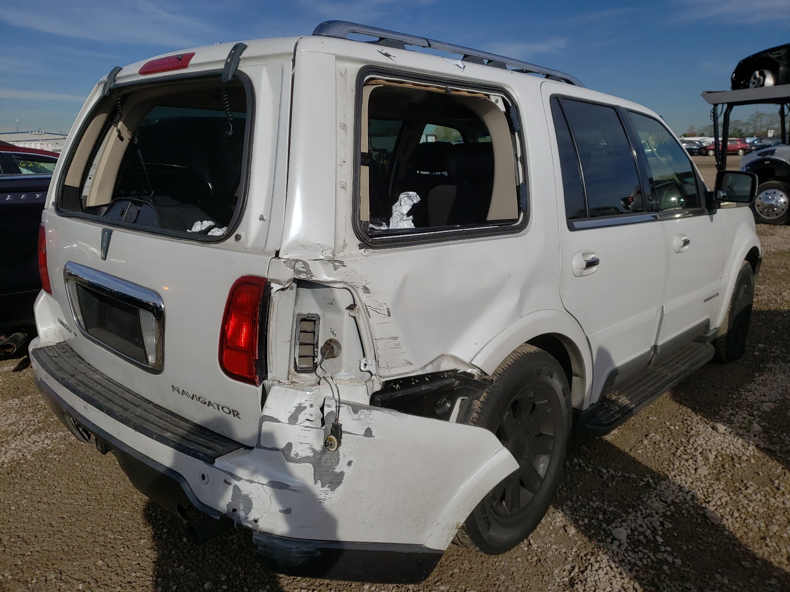 Photo 4 from auction – 2003 LINCOLN NAVIGATOR with VIN 5LMFU28R13LJ32239