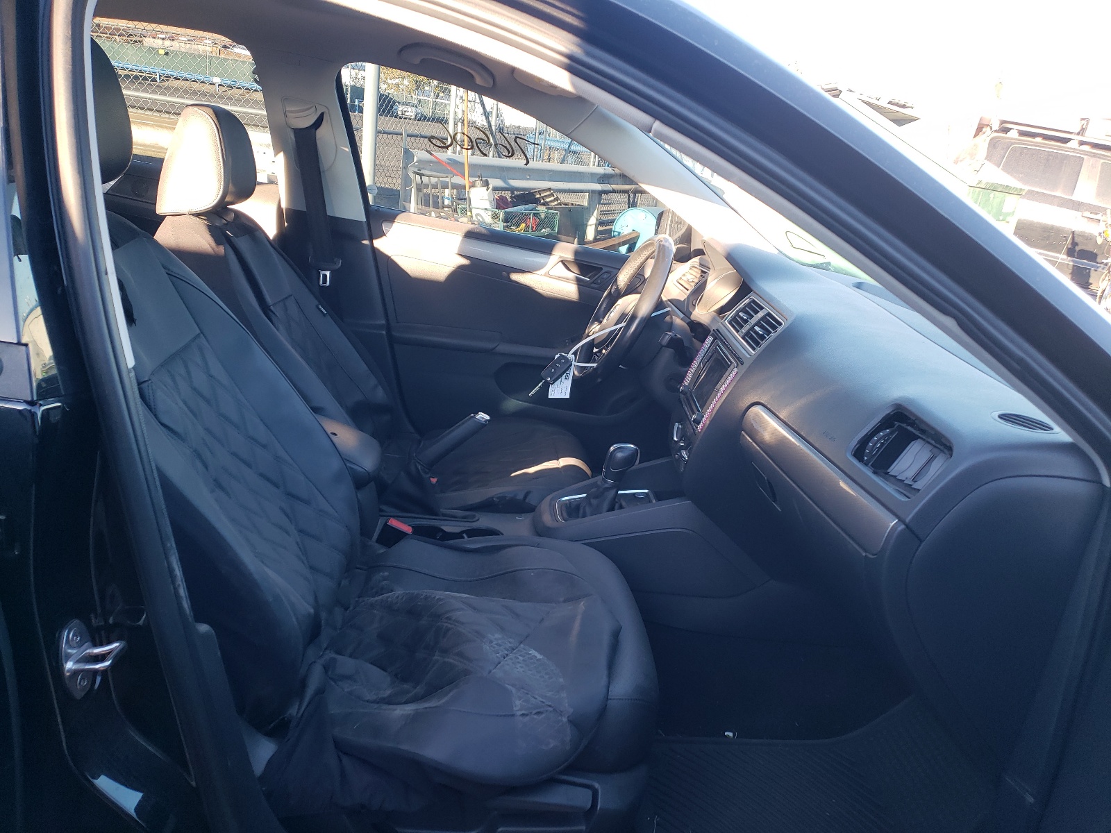 Photo 5 from auction – 2017 VOLKSWAGEN JETTA SE with VIN 3VWDB7AJ6HM220471