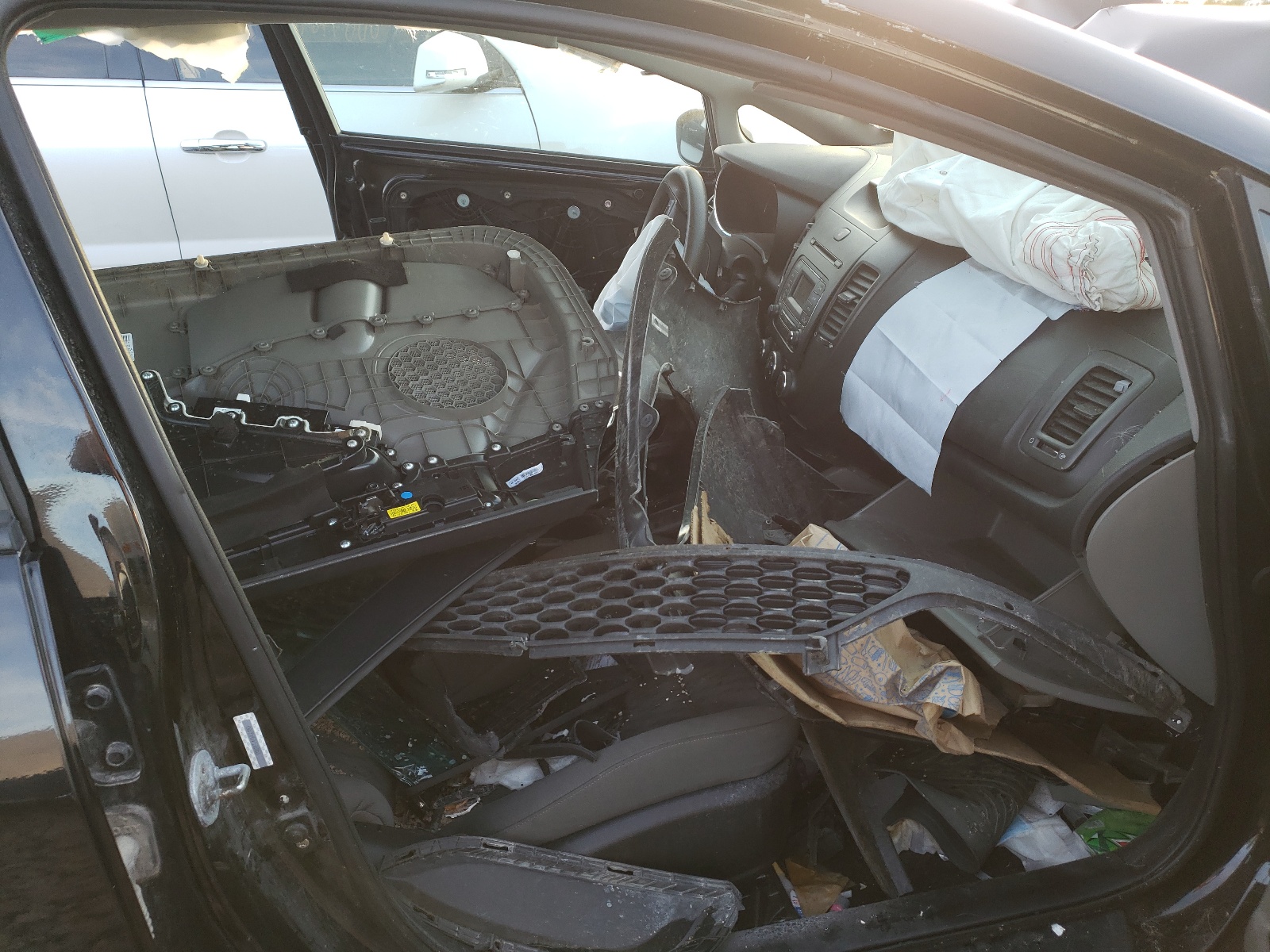صورة رقم 5 من المزاد - 2015 KIA FORTE LX مع VIN KNAFK4A69F5380463