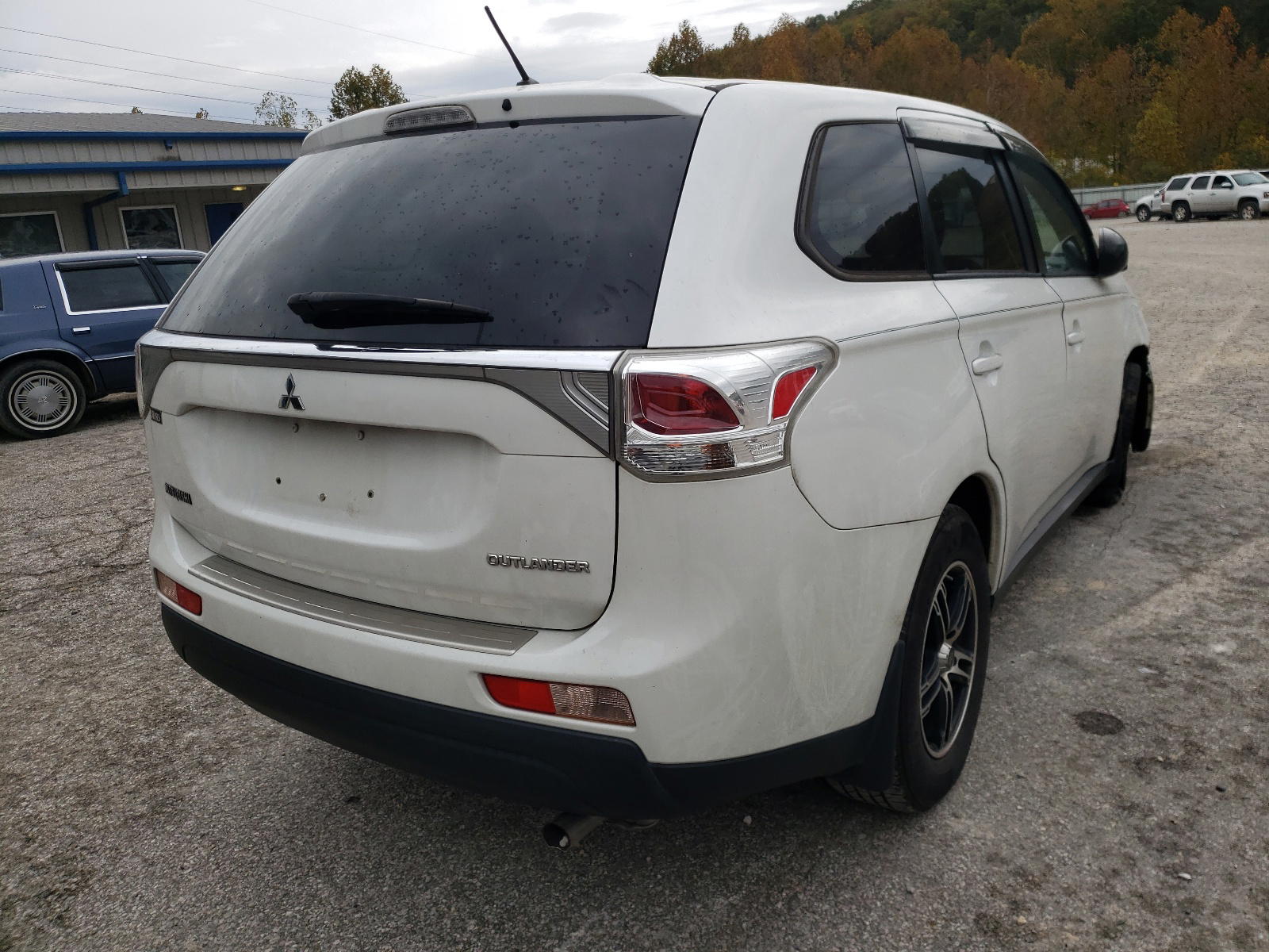 Photo 4 from auction – 2014 MITSUBISHI OUTLANDER with VIN JA4AD2A34EZ000710