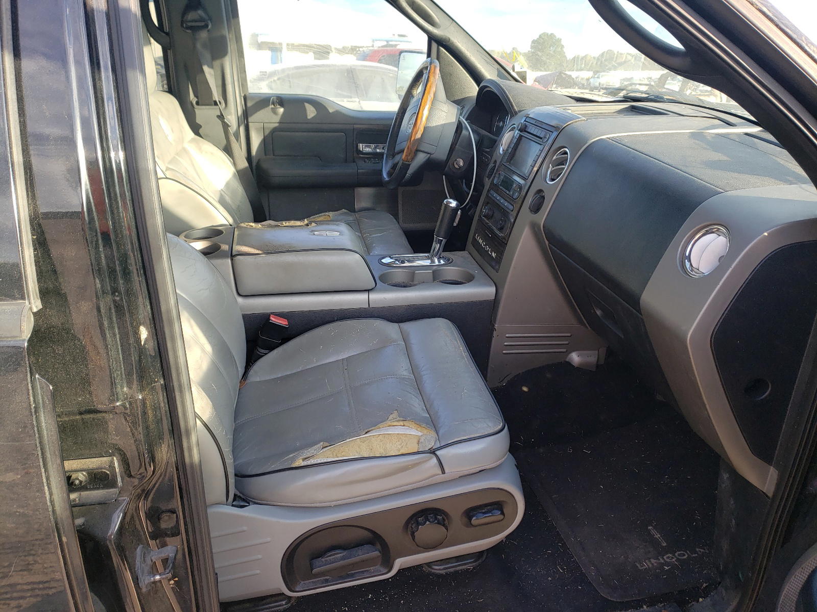 Photo 5 from auction – 2007 LINCOLN MARK LT with VIN 5LTPW18557FJ01137