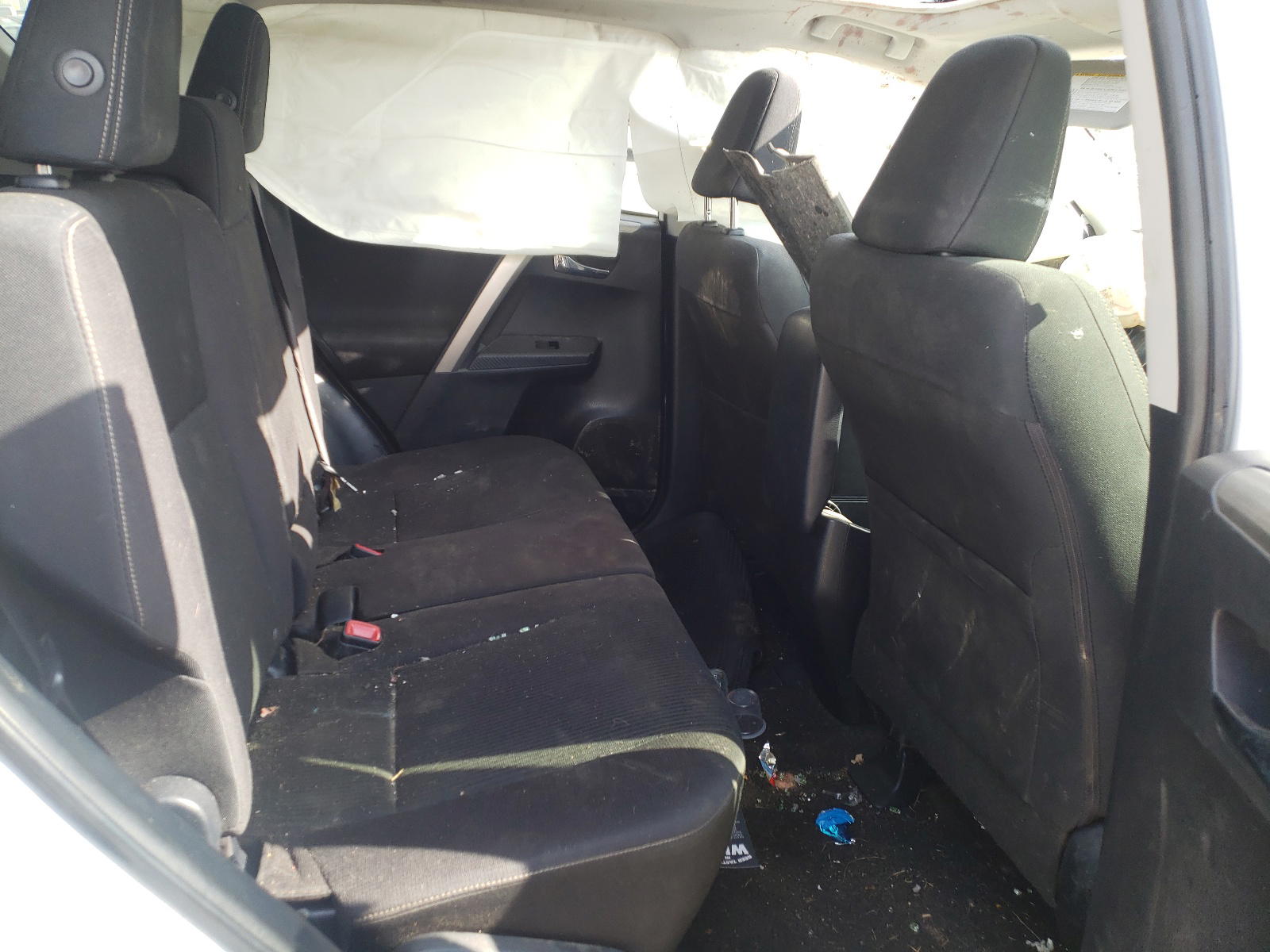 Photo 6 from auction – 2015 TOYOTA RAV4 XLE with VIN JTMRFREVXFD097983