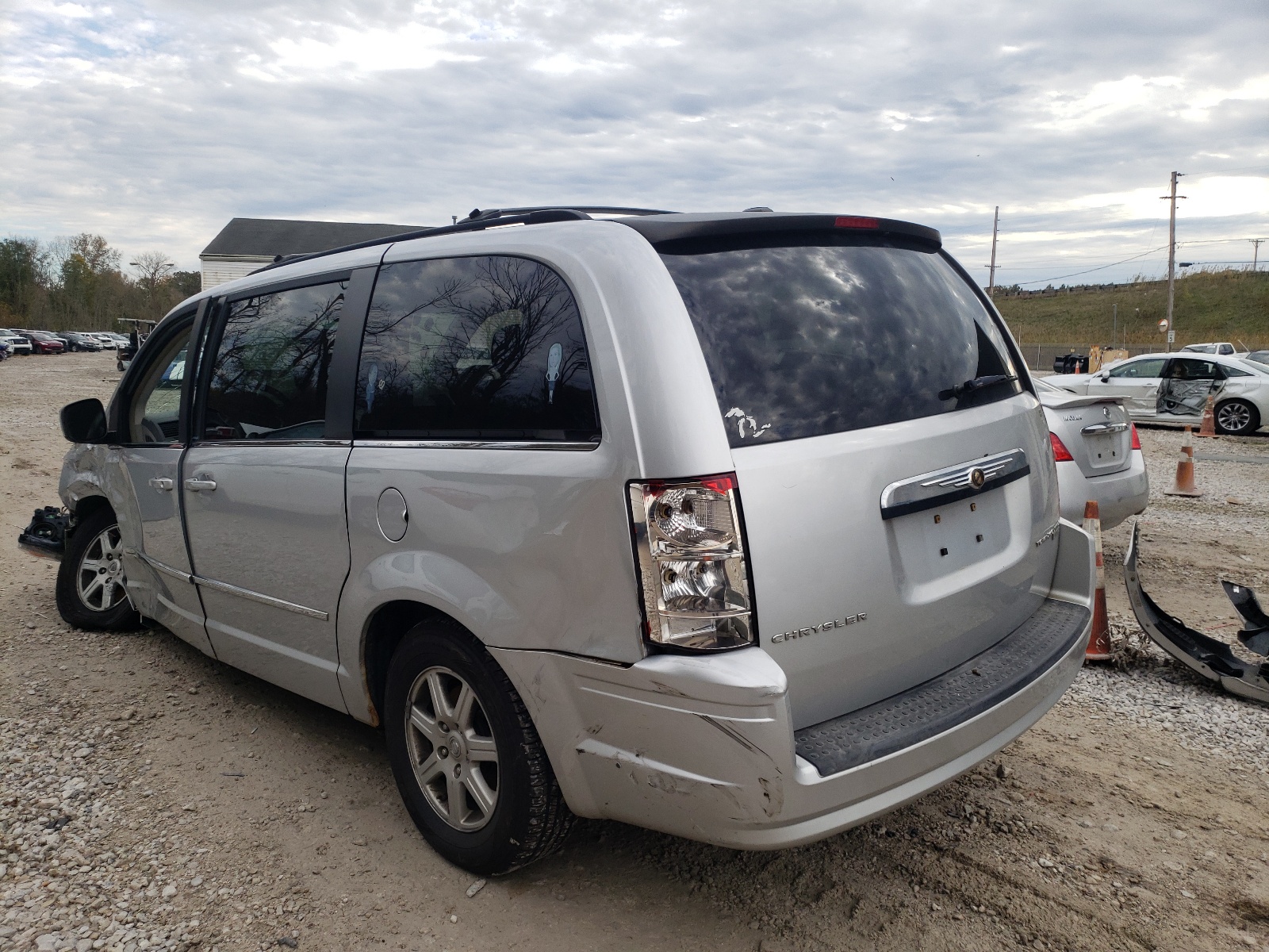 Photo 3 from auction – 2010 CHRYSLER TOWN & COU with VIN 2A4RR5D17AR494257