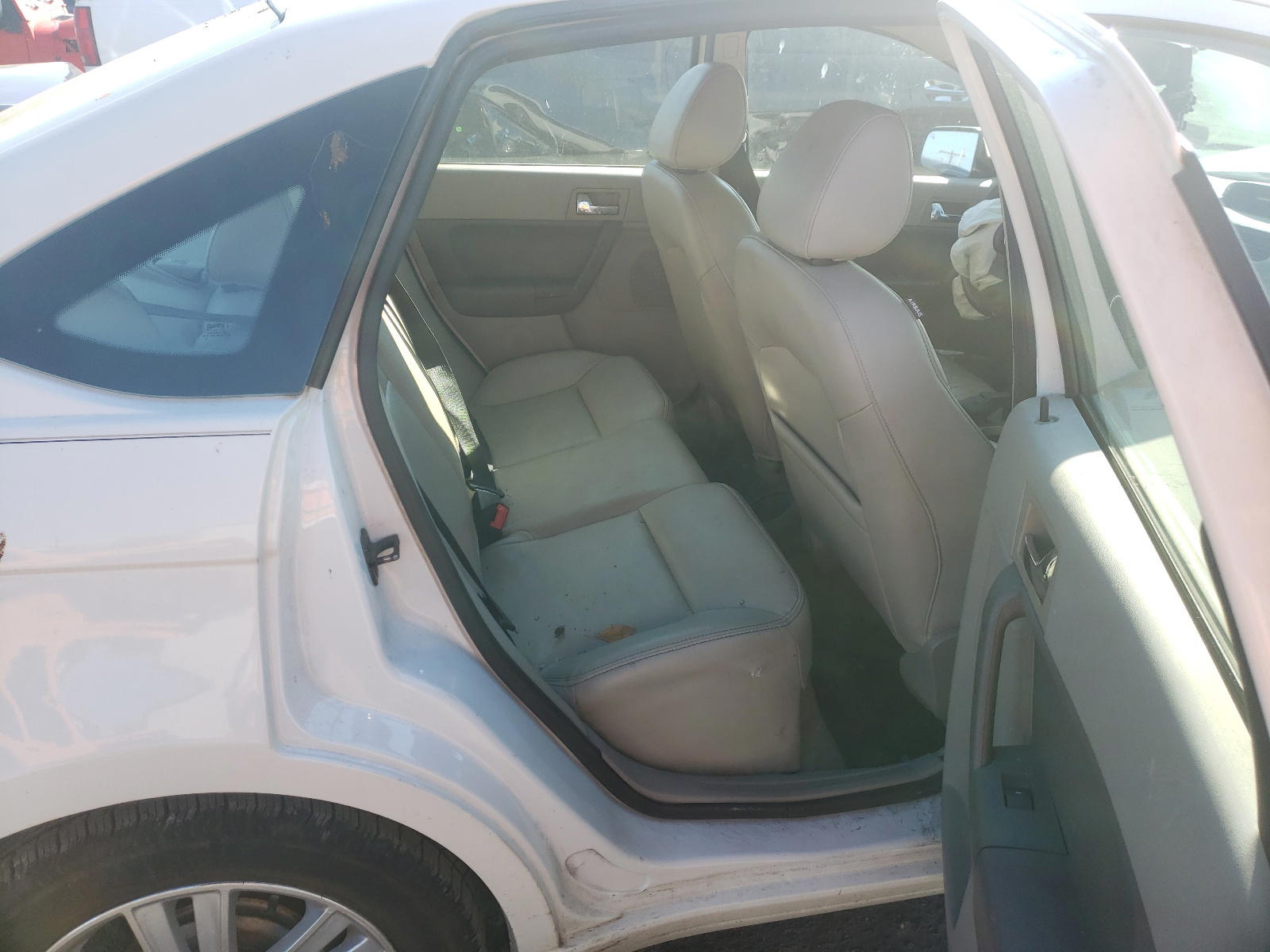 Photo 6 from auction – 2011 FORD FOCUS SEL with VIN 1FAHP3HN3BW115083